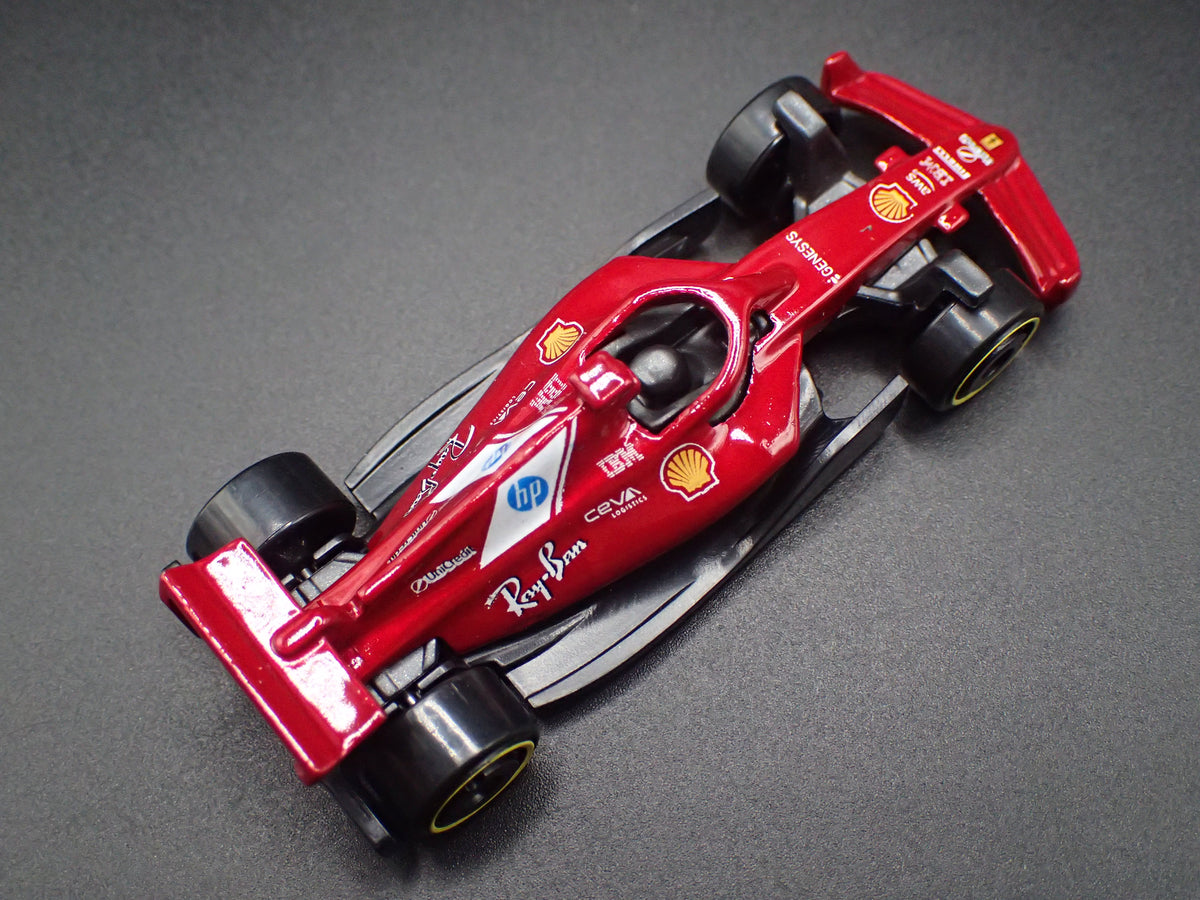 SCUDERIA FERRARI F1 RACING RED 1:64 SCALE COLLECTIBLE DIECAST MODEL CAR