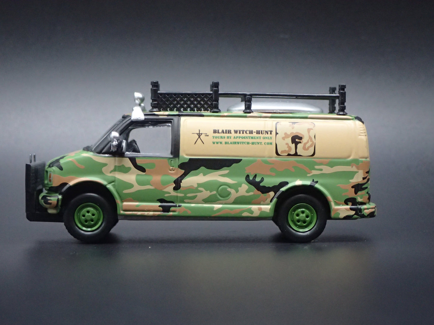 2000 00 GMC 2500 VAN BLAIR WITCH 1:64 SCALE COLLECTIBLE DIECAST MODEL CAR