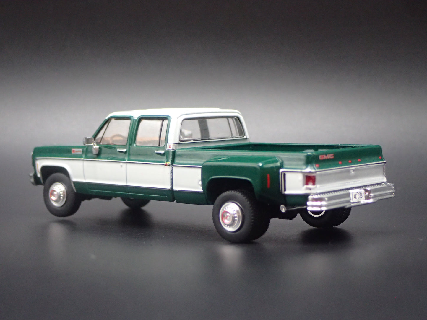 1973 73 GMC SIERRA GRANDE 3500 CREW CAB TRUCK SQUAREBODY 1/64 SCALE DIECAST CAR
