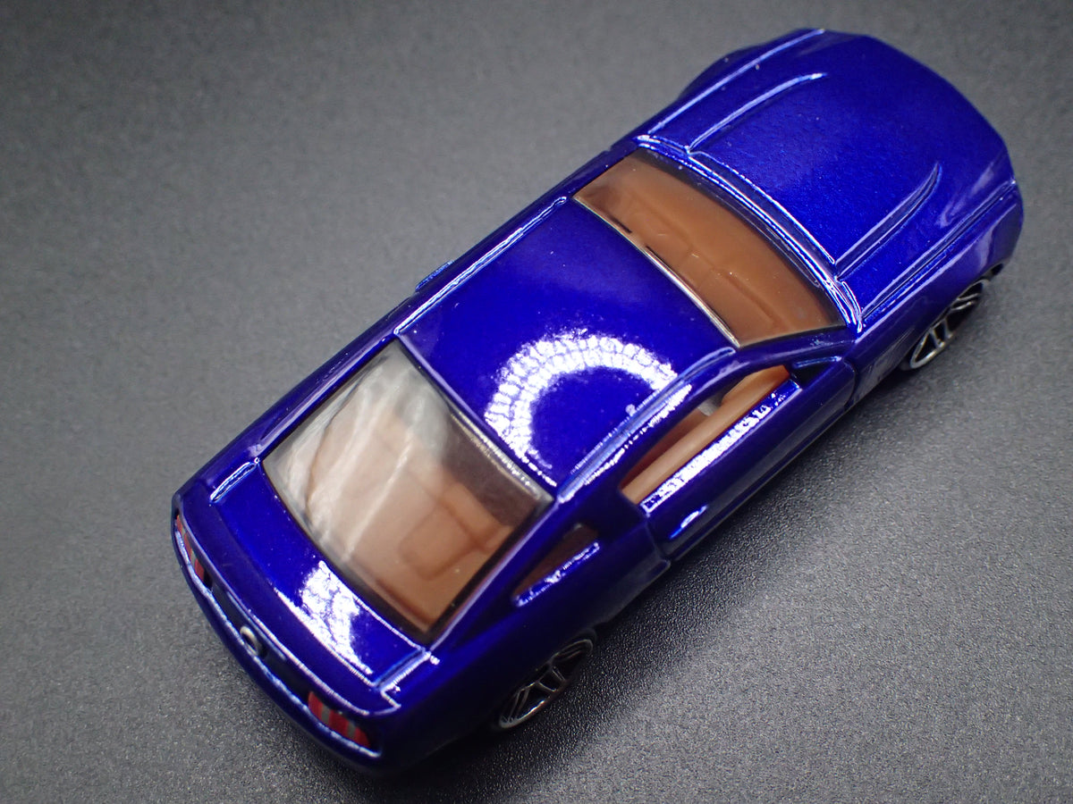 2010-2012 FORD MUSTANG GT BLUE 1:64 SCALE DIORAMA DIECAST MODEL CAR