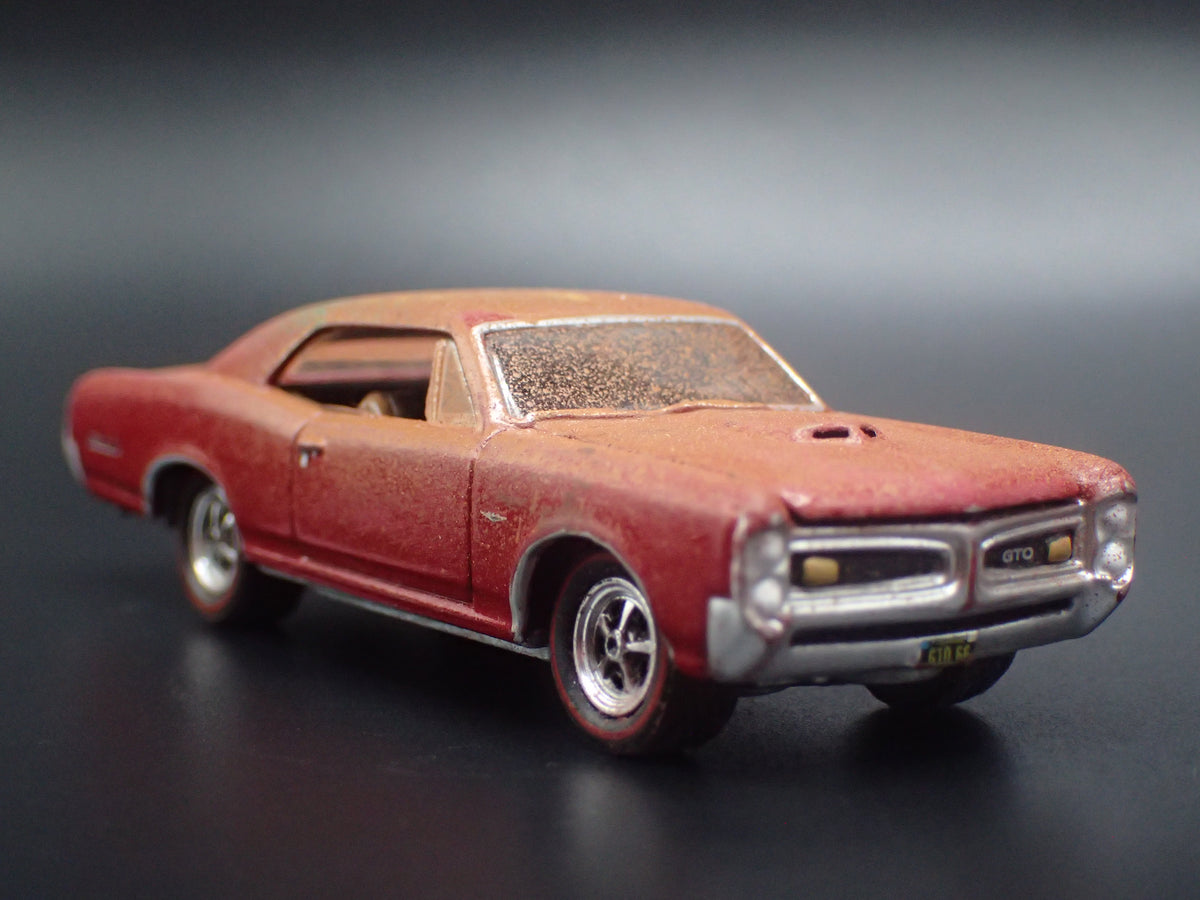 1966 66 PONTIAC GTO MUSCLE CAR BARN FIND 1/64 SCALE DIORAMA DIECAST MODEL CAR