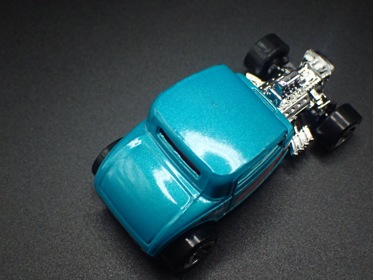 1932 32 FORD COUPE HOT ROD TEAL 1:64 SCALE COLLECTIBLE DIORAMA DIECAST MODEL CAR