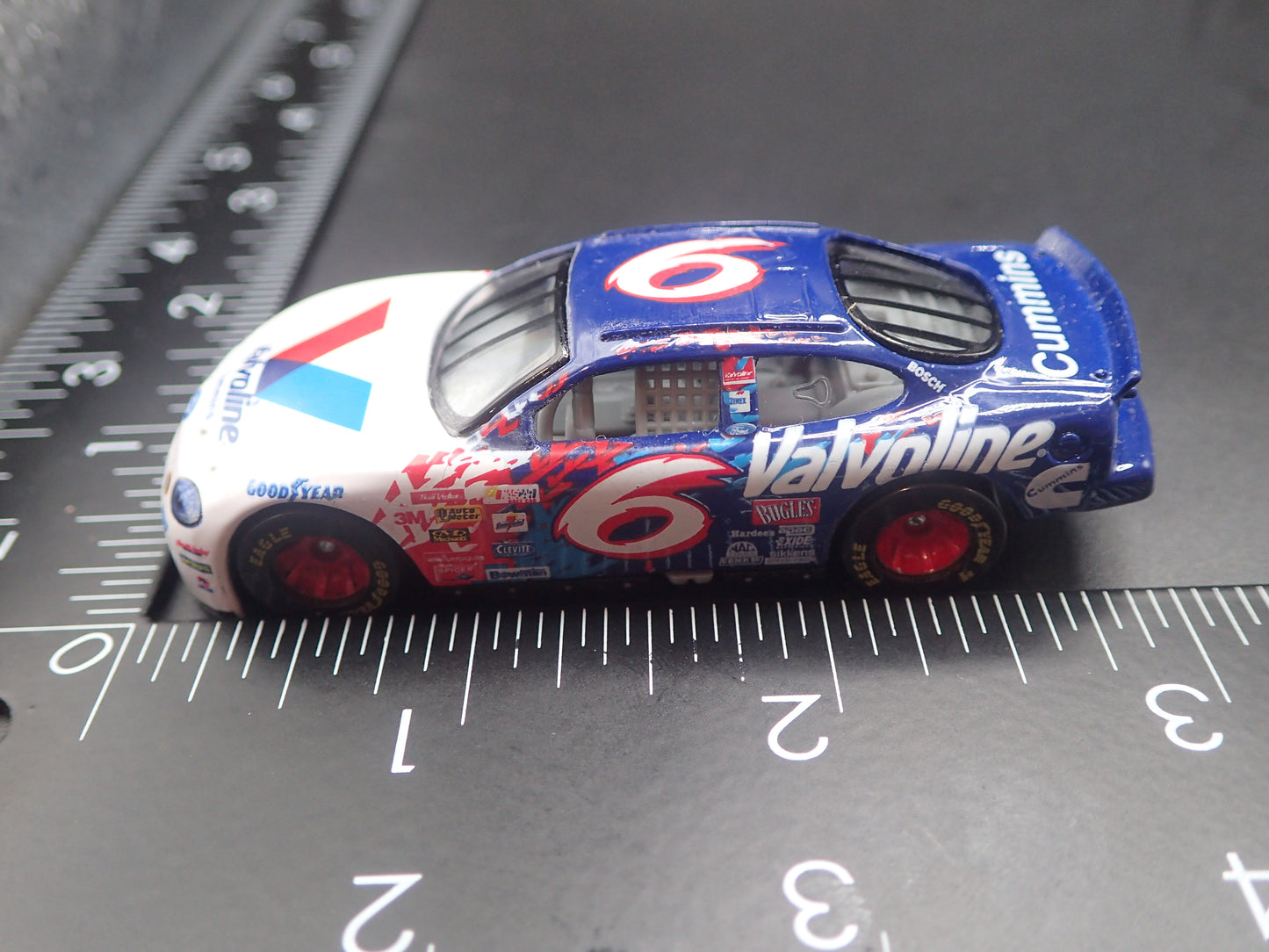1999 99 FORD TAURUS 6 MARK MARTIN NASCAR 1/64 SCALE DIECAST MODEL CAR