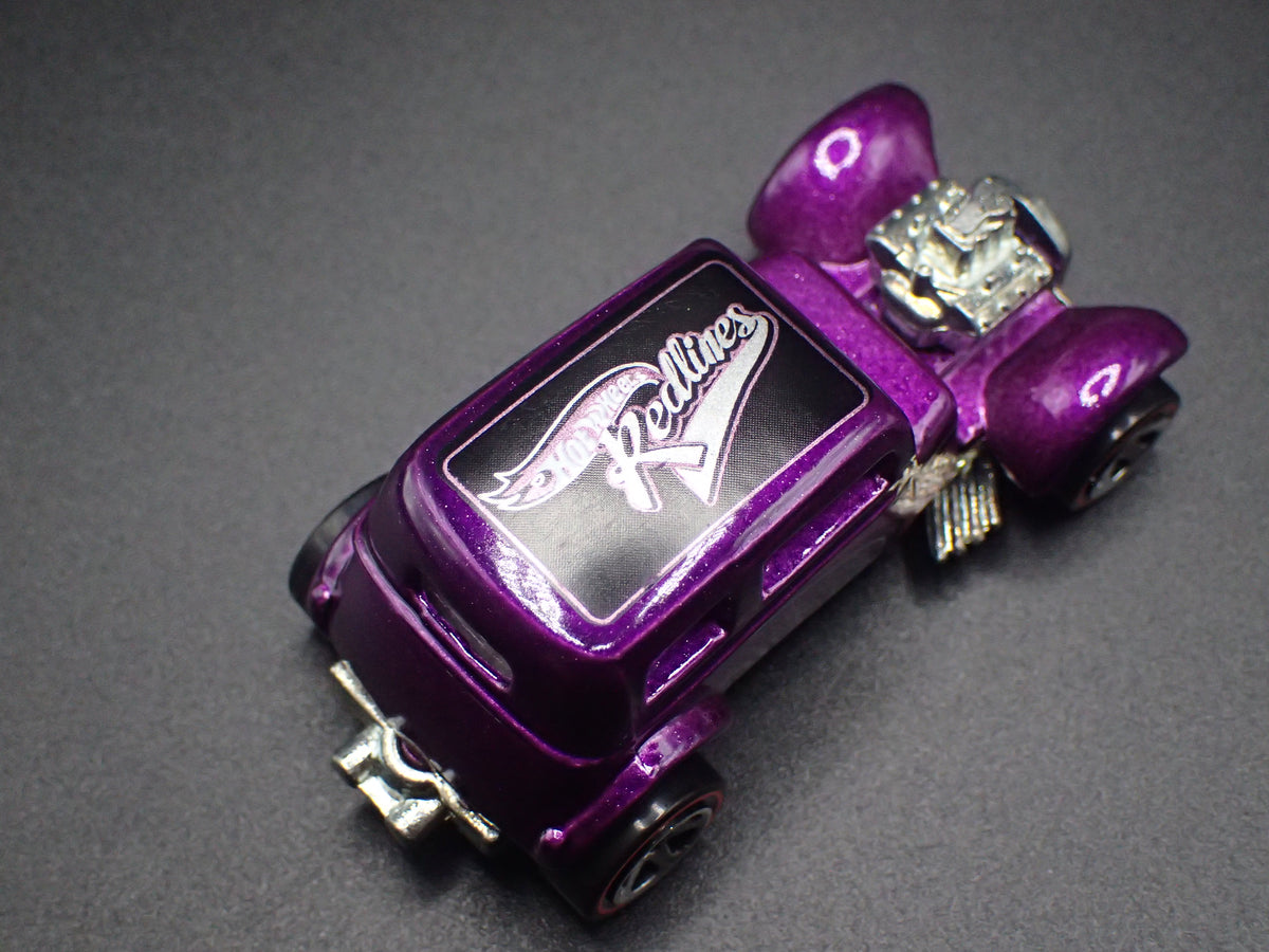1932 32 FORD VICKY HOT ROD PURPLE 1:64 SCALE COLLECTIBLE DIORAMA DIECAST MODEL CAR