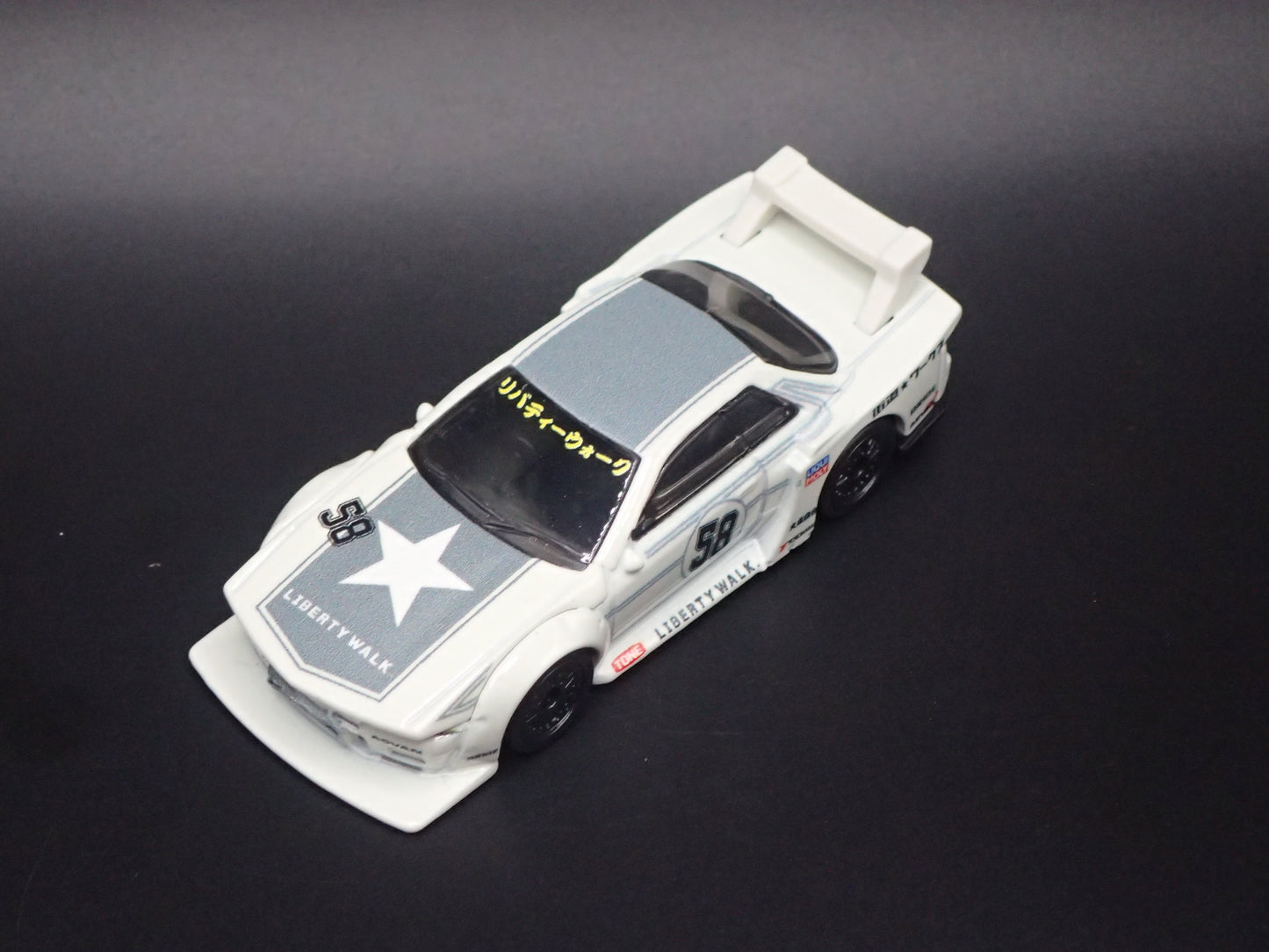 1989-1994 NISSAN SKYLINE GTR R32 LB-KAIDO WORKS 1:64 SCALE DIECAST MODEL CAR
