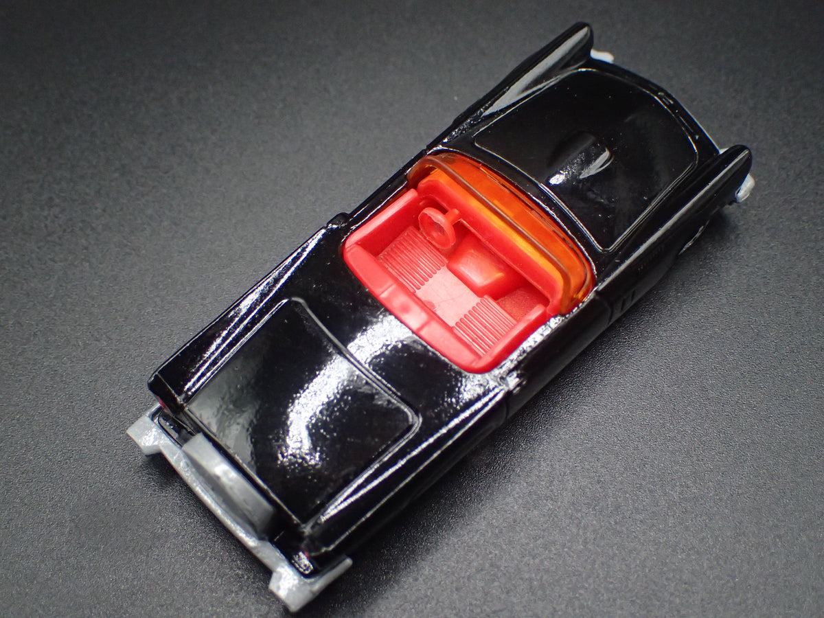 1957 57 FORD THUNDERBIRD TBIRD CONVERTIBLE 1:64 SCALE DIORAMA DIECAST MODEL CAR