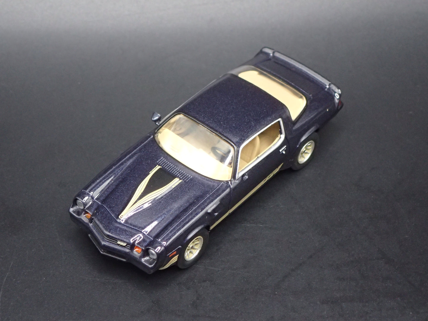 1981 81 CHEVY CHEVROLET CAMARO Z28 BLUE 1:64 SCALE DIORAMA DIECAST MODEL CAR