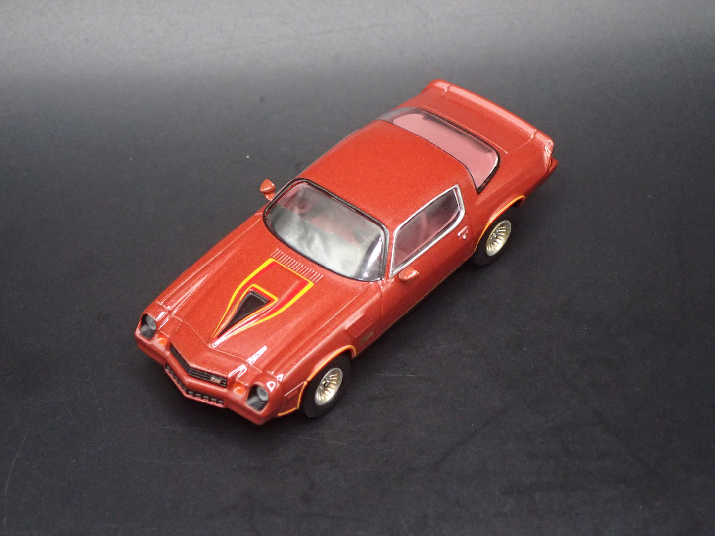 1978 78 CHEVY CHEVROLET CAMARO Z28 CARMINE 1:64 SCALE DIORAMA DIECAST MODEL CAR