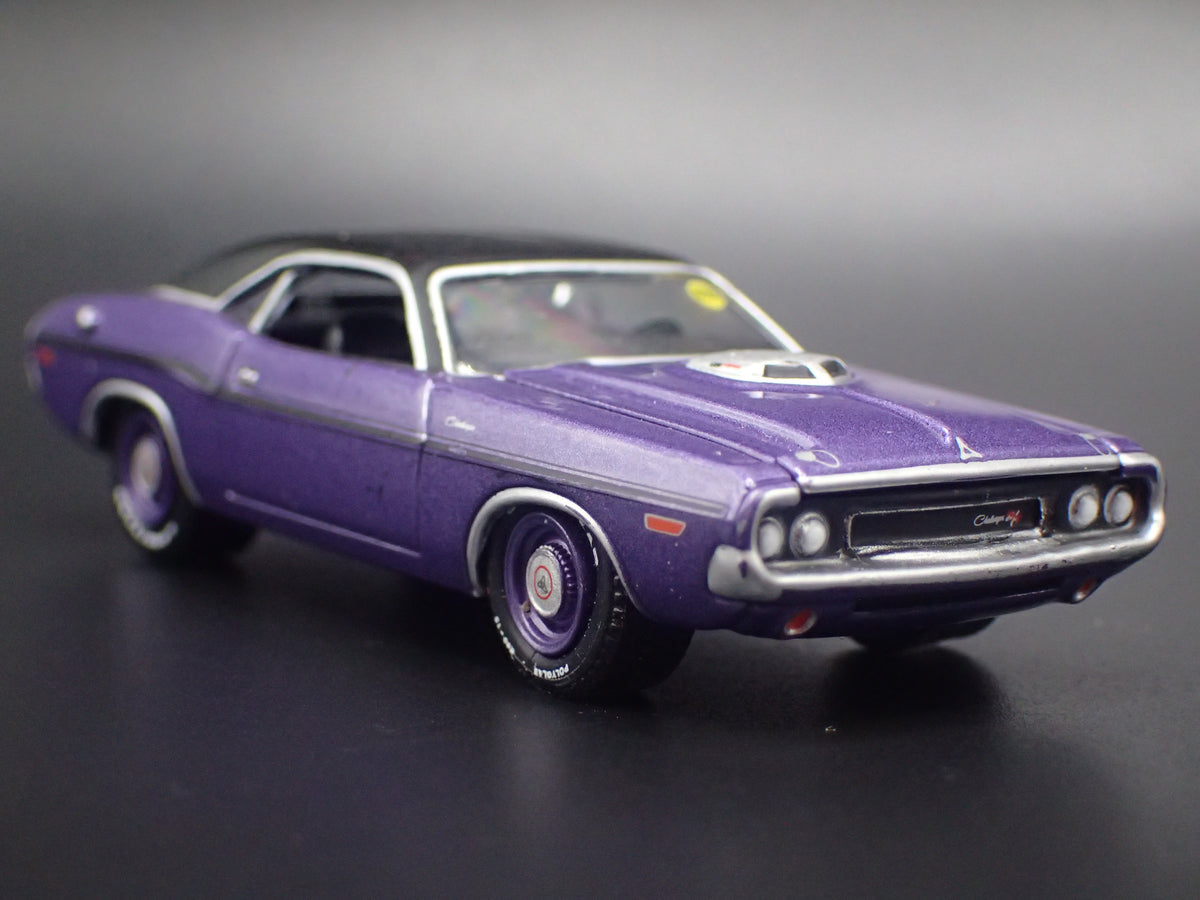 1970 70 DODGE CHALLENGER RT 1:64 SCALE COLLECTIBLE DIORAMA DIECAST MODEL CAR