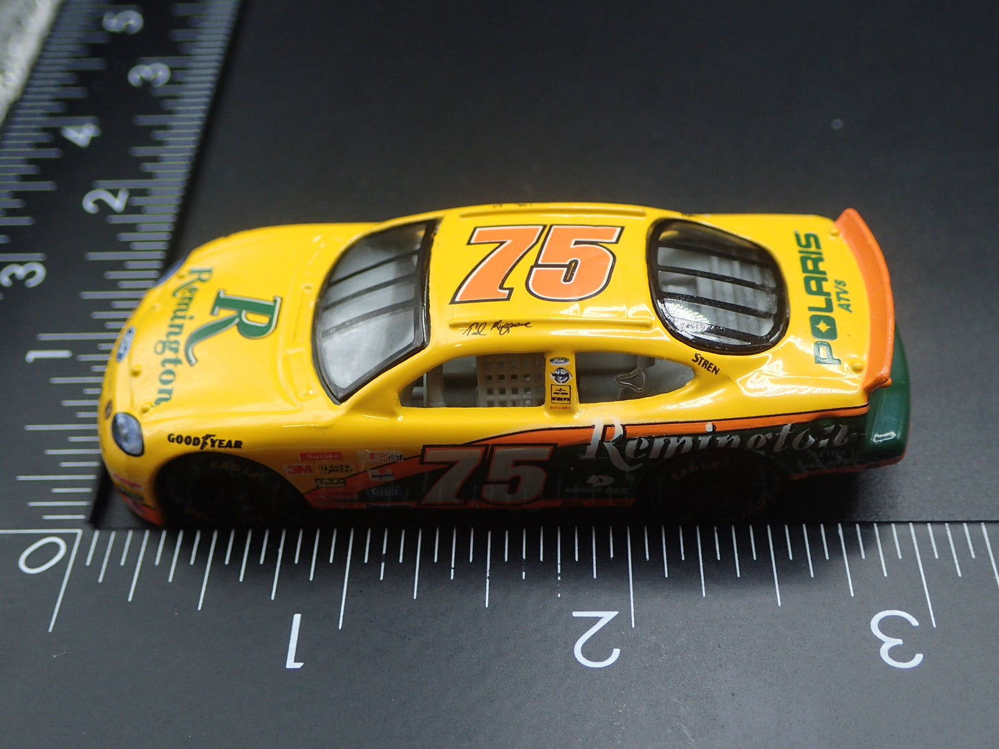 1999 99 FORD TAURUS 75 REMINGTON NASCAR 1/64 SCALE DIECAST MODEL CAR
