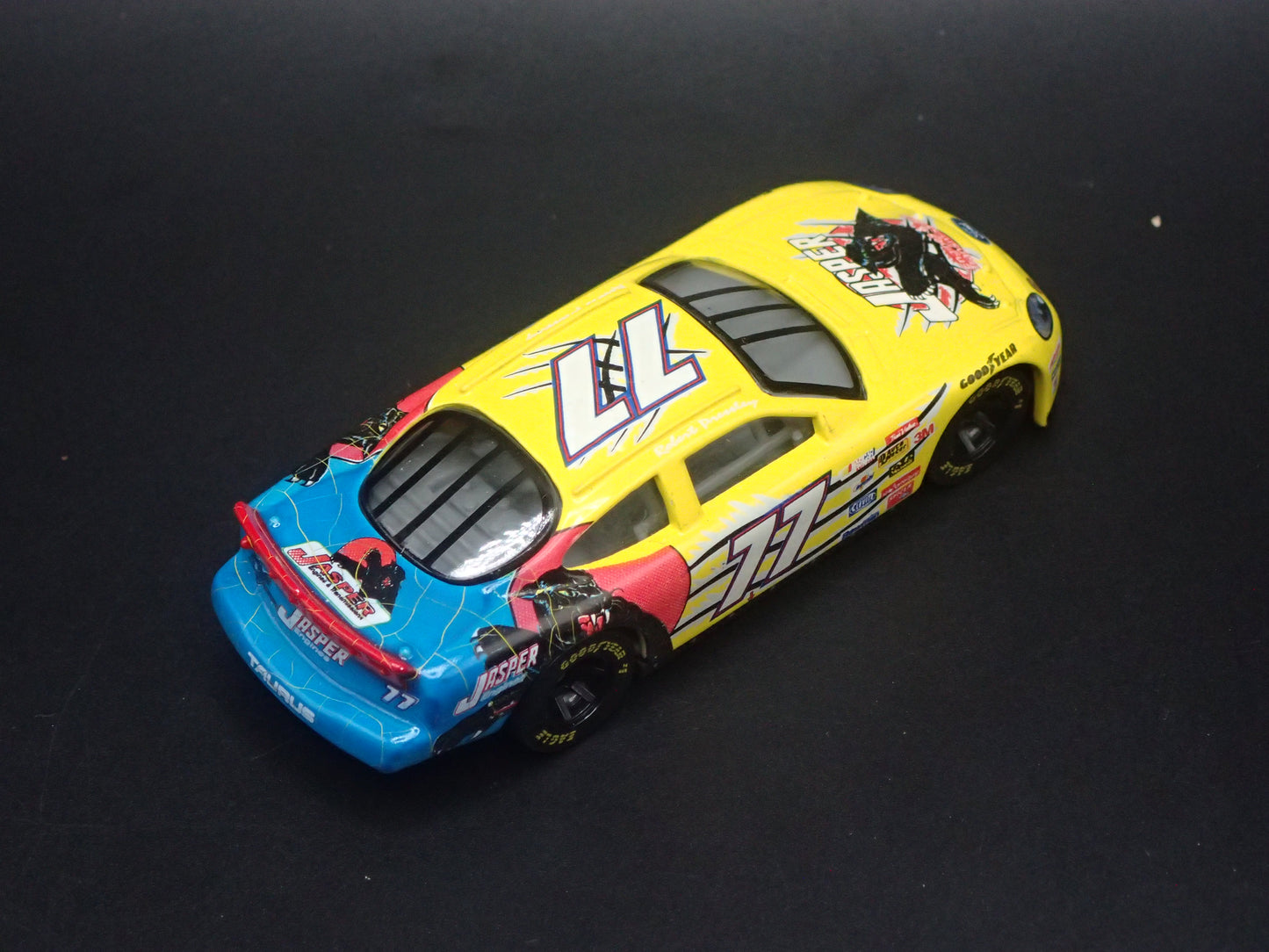 1999 99 FORD TAURUS 77 ROBERT PRESSLEY NASCAR 1/64 SCALE DIECAST MODEL CAR