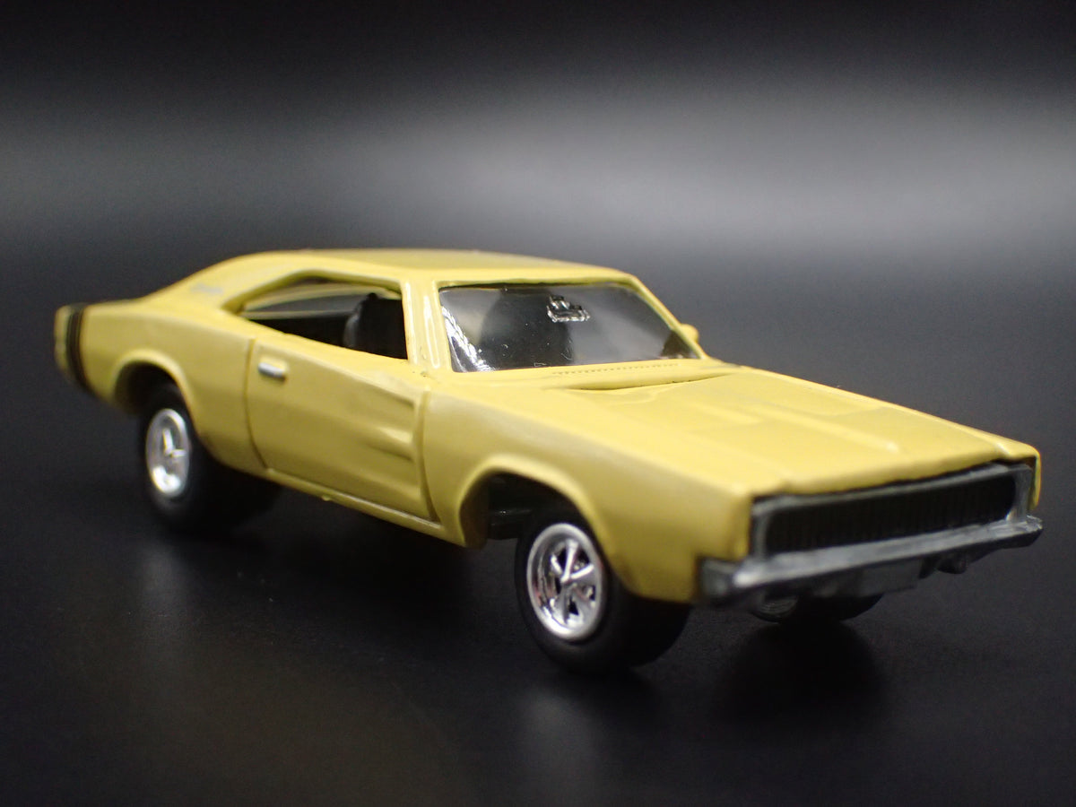 1968 68 DODGE CHARGER YELLOW 1:64 SCALE COLLECTIBLE DIECAST MODEL CAR