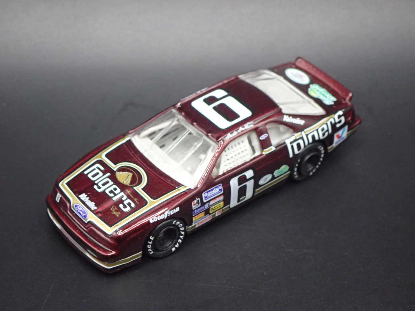 1995 95 FORD THUNDERBIRD 6 MARK MARTIN NASCAR 1:64 SCALE DIECAST MODEL CAR