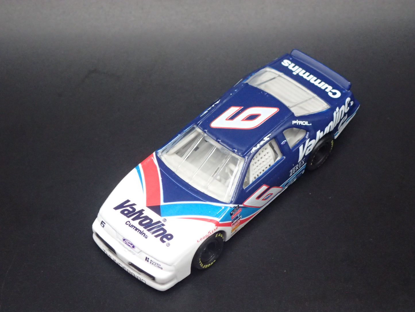 1995 95 FORD THUNDERBIRD 6 MARK MARTIN NASCAR 1:64 SCALE DIECAST MODEL CAR