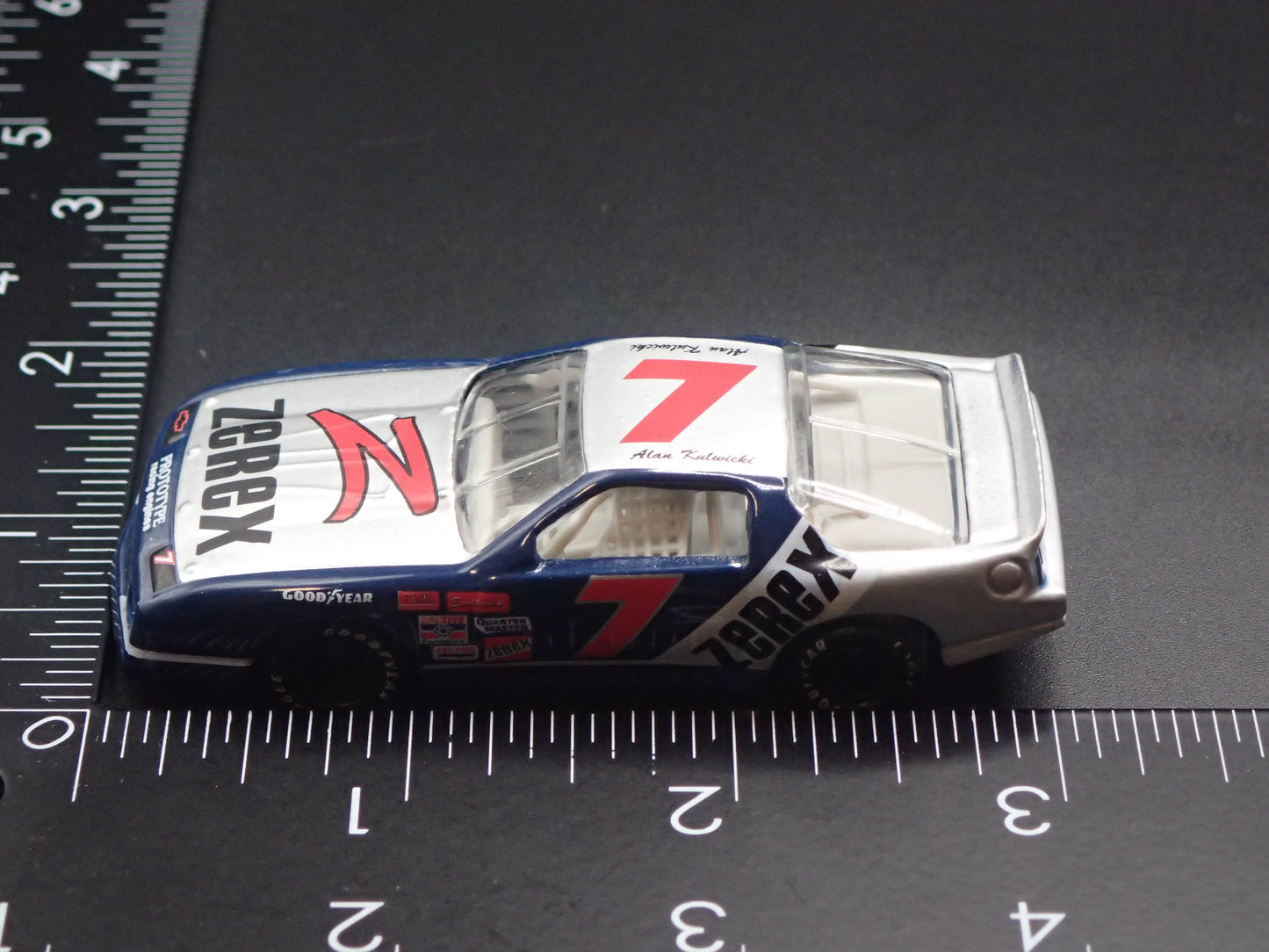 1990 90 CHEVROLET LUMINA ALAN KULWICKI NASCAR 1:64 SCALE DIECAST MODEL CAR