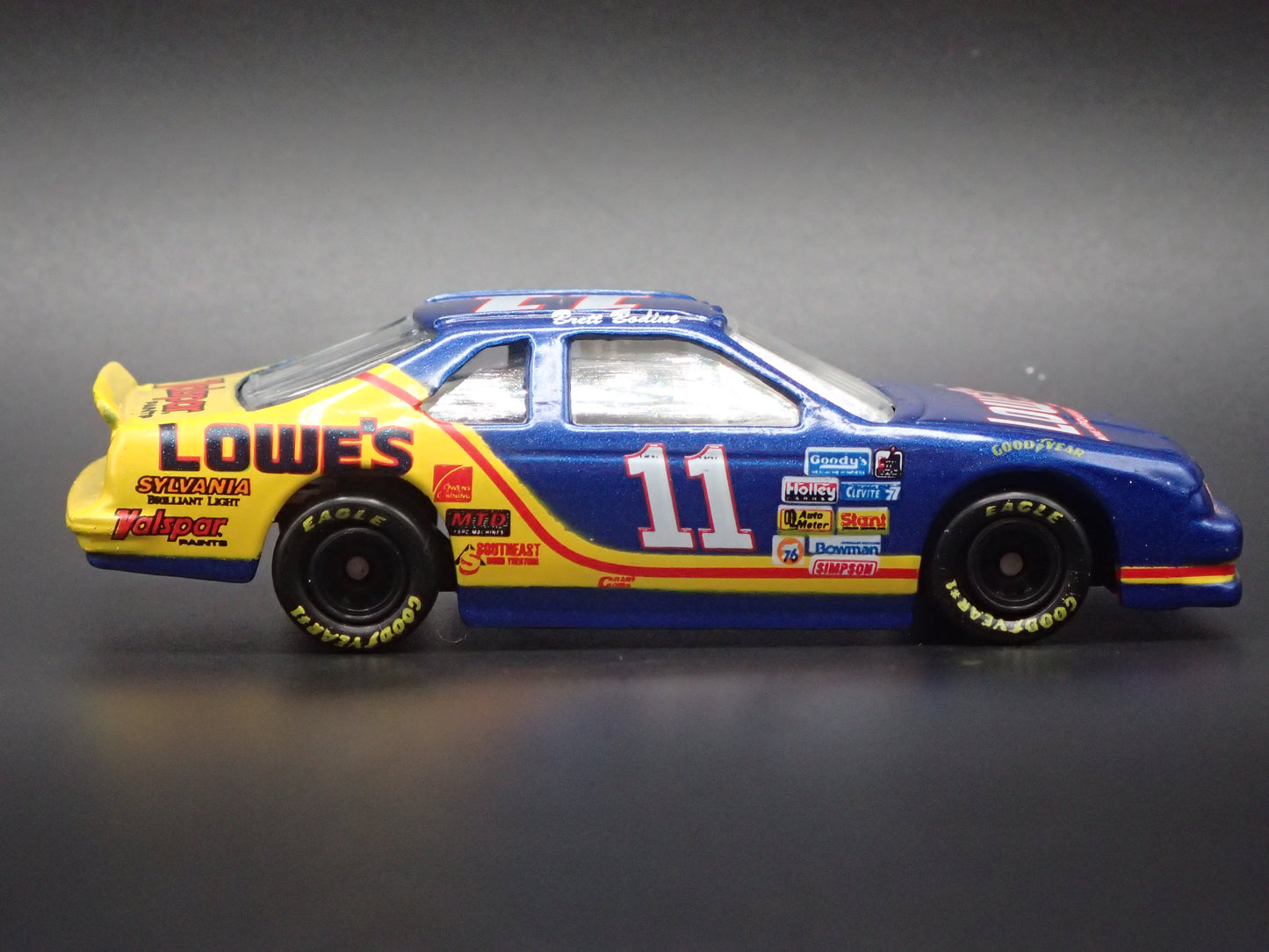 1995 FORD THUNDERBIRD 11 BRETT BODINE LOWES NASCAR 1:64 SCALE DIECAST MODEL CAR