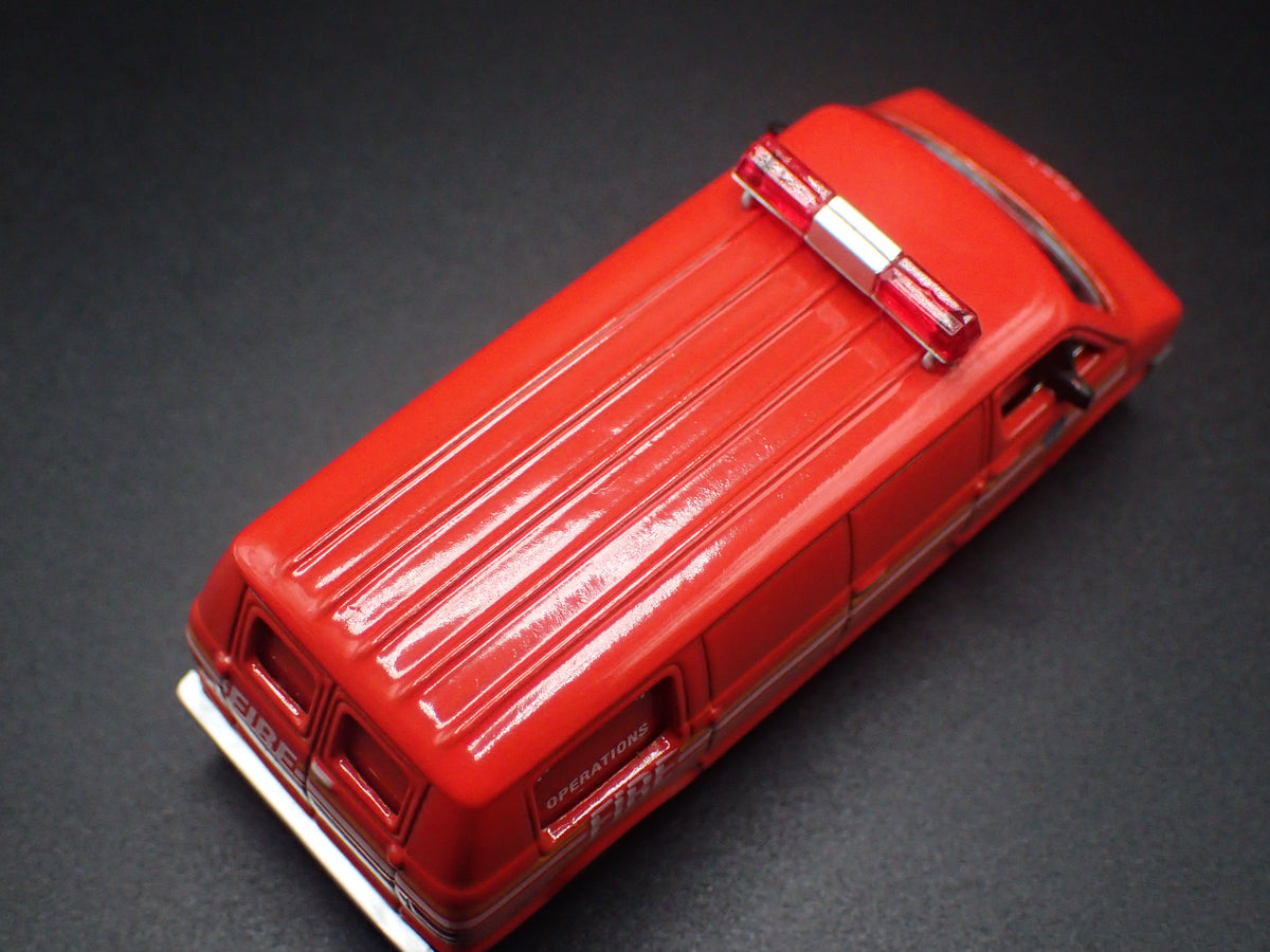 1976 76 DODGE B100 VAN FDNY 1:64 SCALE COLLECTIBLE DIORAMA DIECAST MODEL CAR