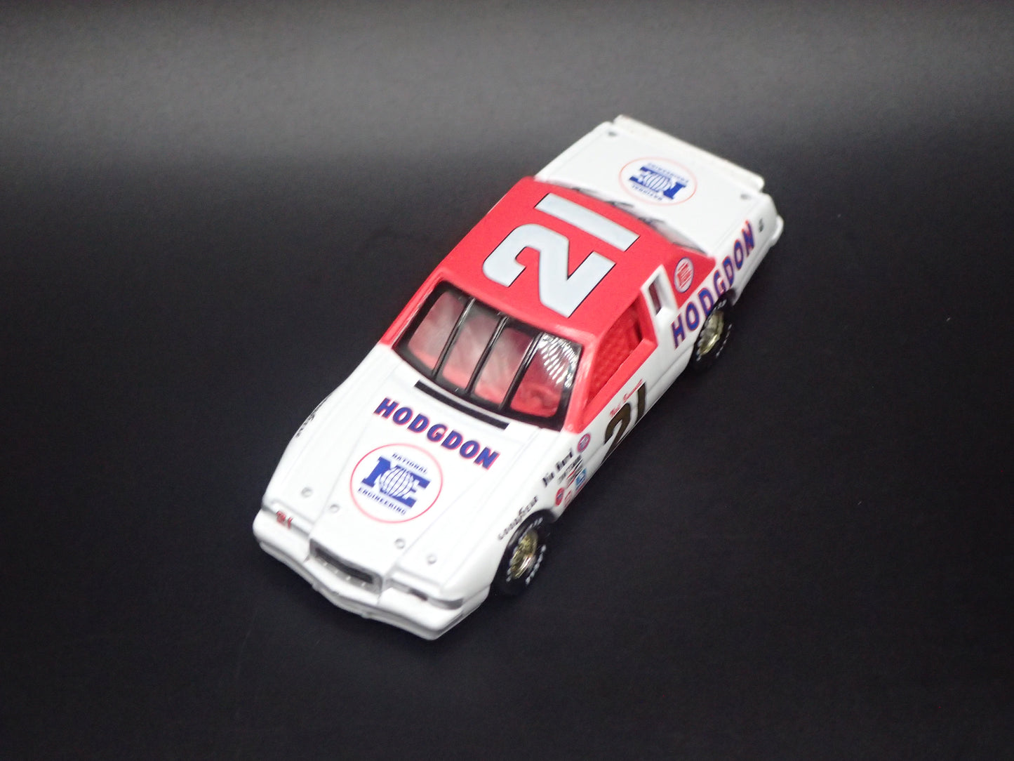 1982 82 FORD THUNDERBIRD 21 NEIL BONNETT HODGDON NASCAR 1:64 SCALE DIECAST MODEL CAR