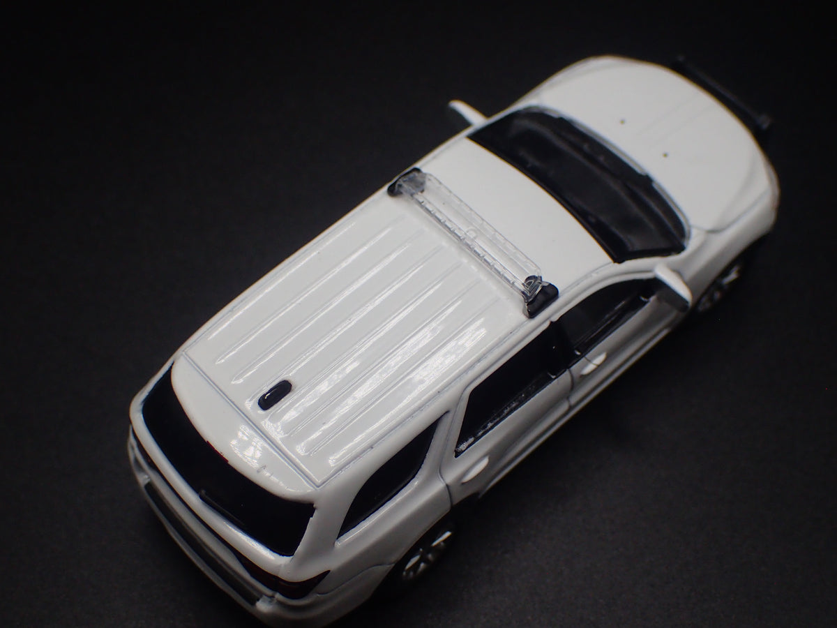 2018-2025 DODGE DURANGO POLICE FIRE PURSUIT 1:64 SCALE DIORAMA DIECAST MODEL CAR