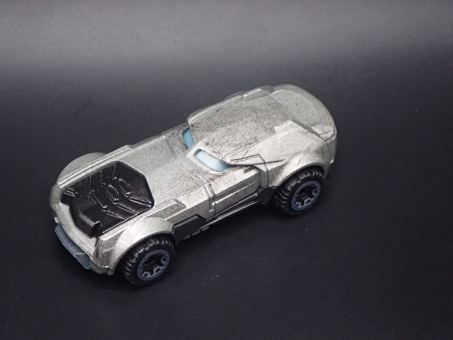 ARMORED BATMAN DC COMICS CHARACTER CARS 1:64 SCALE DIORAMA DIECAST MODEL CAR