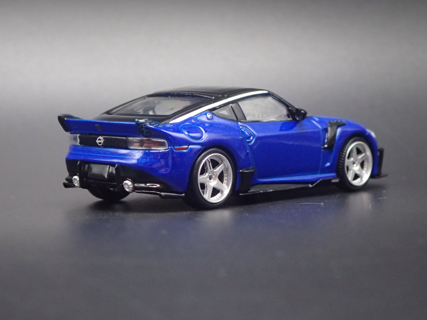 2023-2026 NISSAN Z VEILSIDE FFZ400 BLUE 1:64 SCALE DIORAMA DIECAST MODEL CAR