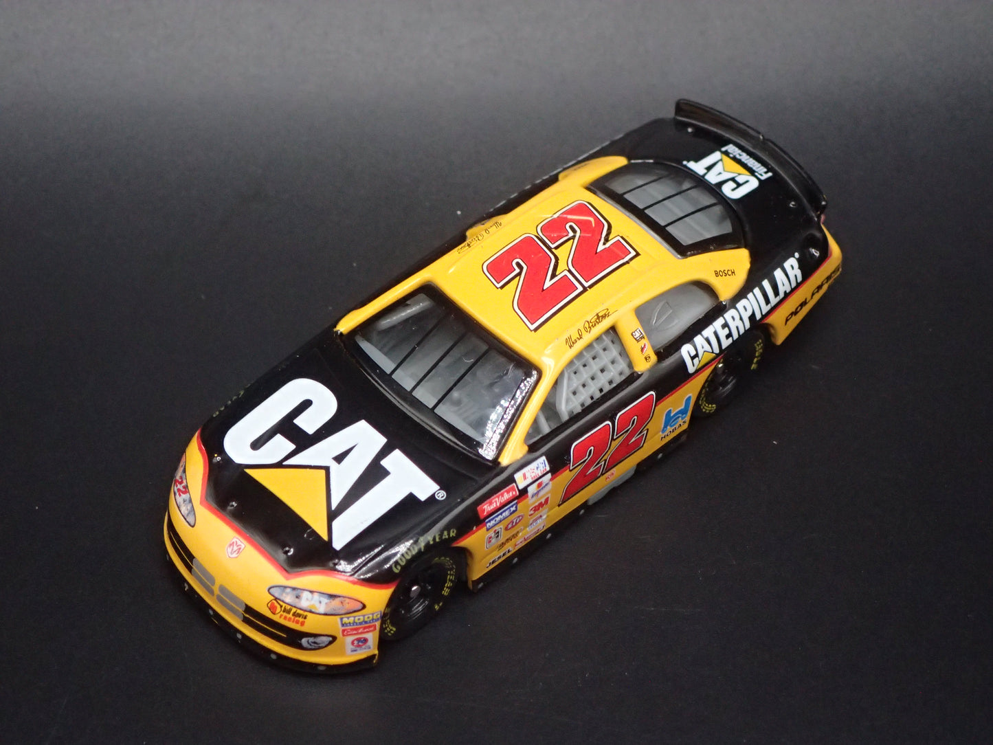 2001 01 DODGE INTREPID 22 WARD BURTON NASCAR 1:64 SCALE DIECAST MODEL CAR