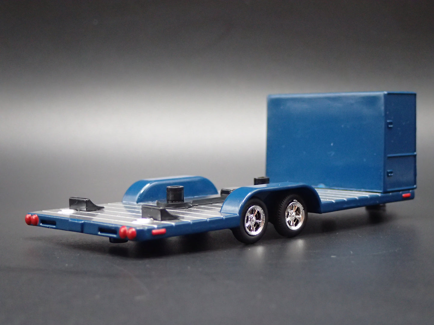 BLUE RACING FLATBED CAR HAULER TRAILER 1:64 SCALE DIORAMA PROP MODEL CAR
