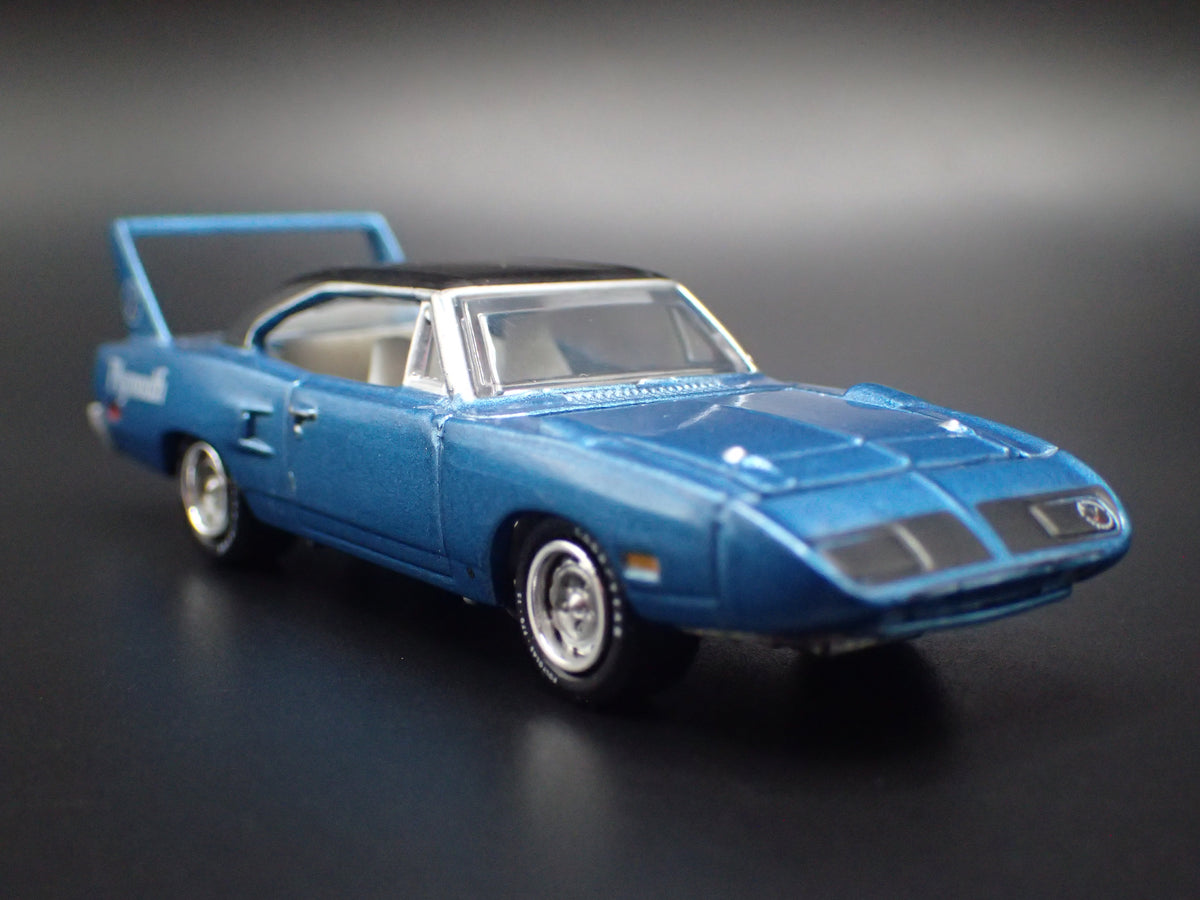 1970 70 PLYMOUTH SUPERBIRD BLUE 1:64 SCALE COLLECTIBLE DIORAMA DIECAST MODEL CAR