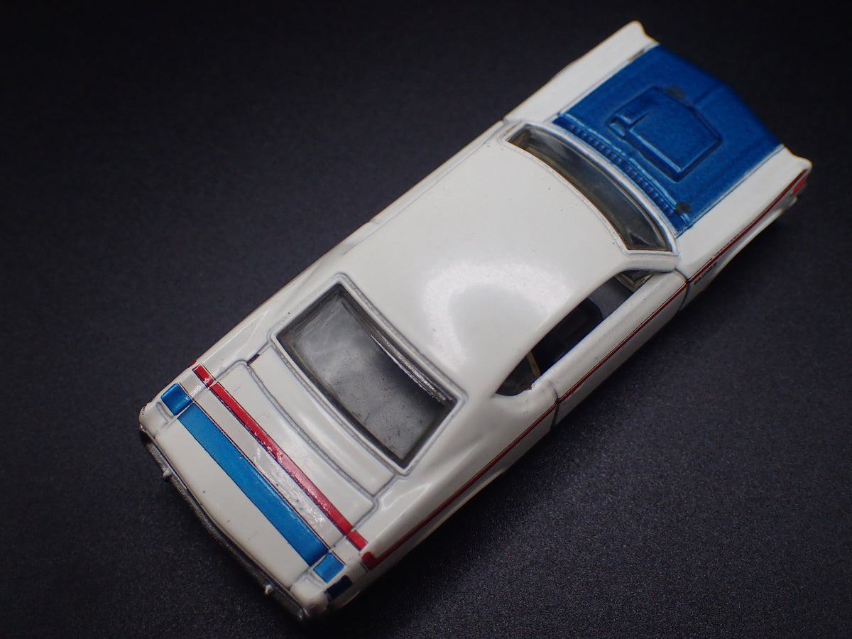 1970 70 AMC REBEL MACHINE WHITE 1:64 SCALE COLLECTIBLE DIECAST MODEL CAR