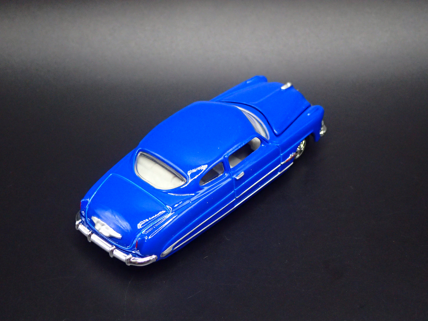 1951 51 HUDSON HORNET BLUE 1:64 SCALE COLLECTIBLE DIORAMA DIECAST MODEL CAR