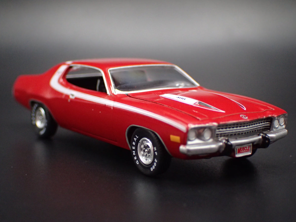 1973 73 PLYMOUTH ROAD RUNNER 1/64 SCALE COLLECTIBLE DIORAMA DIECAST MODEL CAR