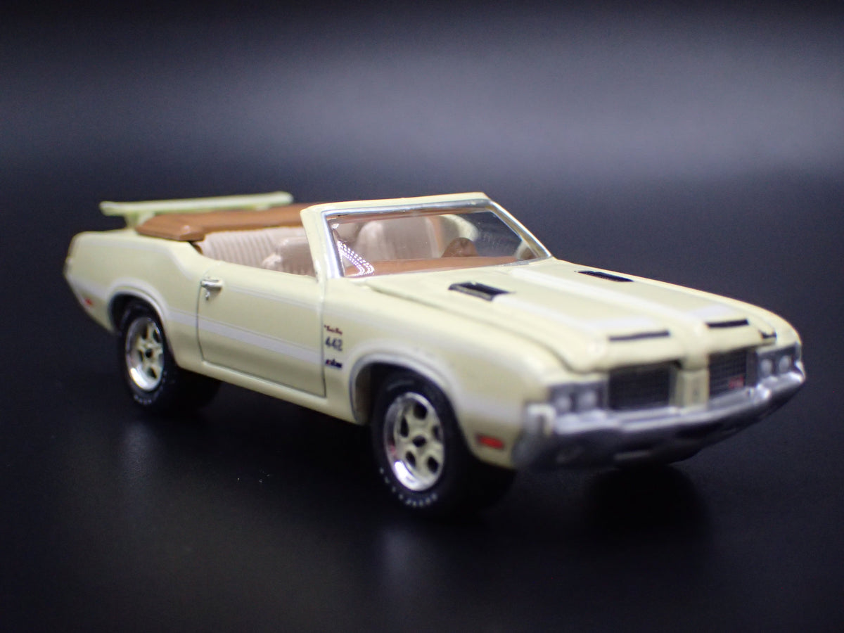 1972 72 OLDS OLDSMOBILE CUTLASS 442 CONVERTIBLE 1:64 SCALE DIECAST MODEL CAR