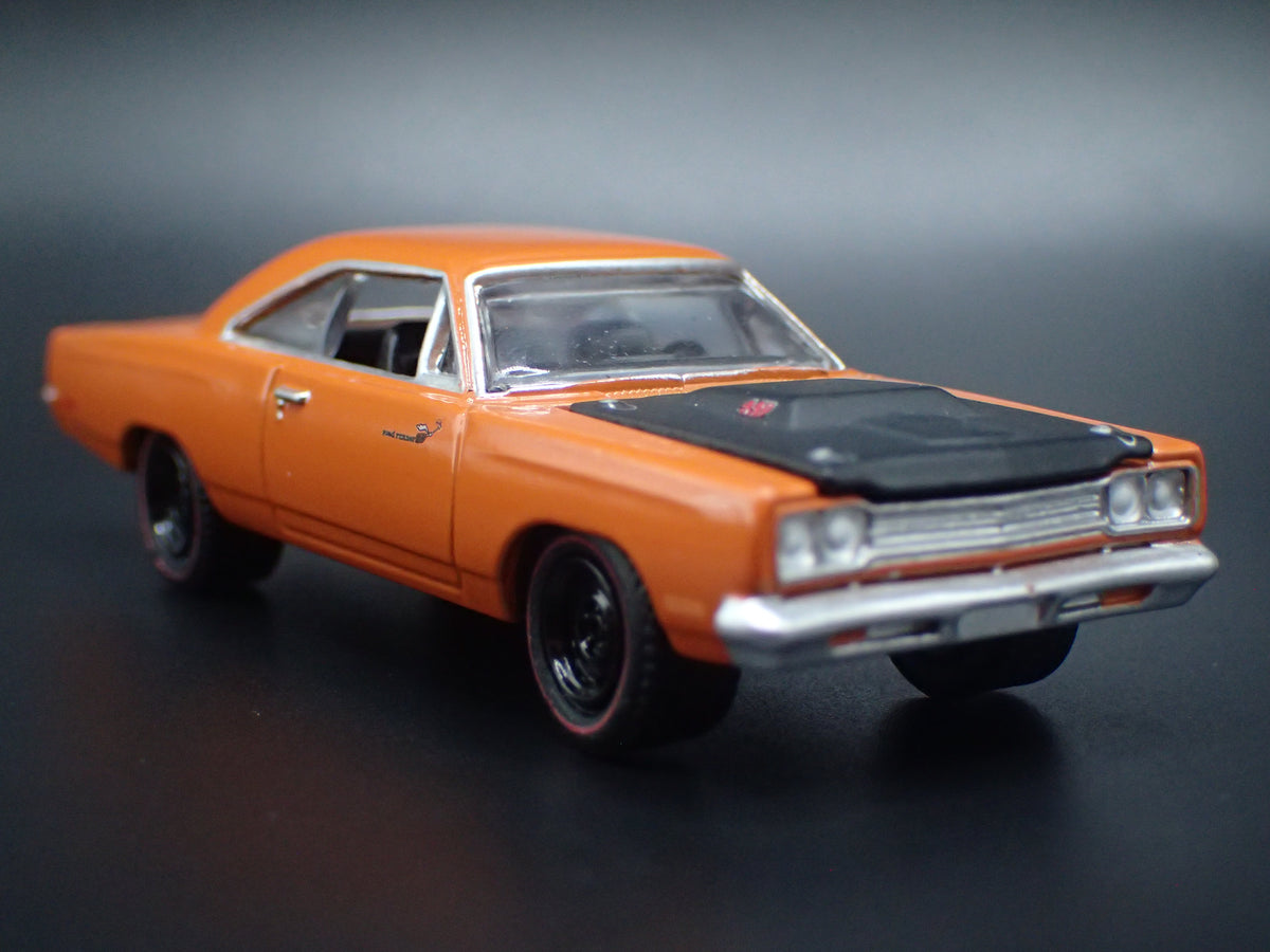 1969.5 PLYMOUTH ROAD RUNNER ORANGE 1:64 SCALE DIECAST MODEL CAR