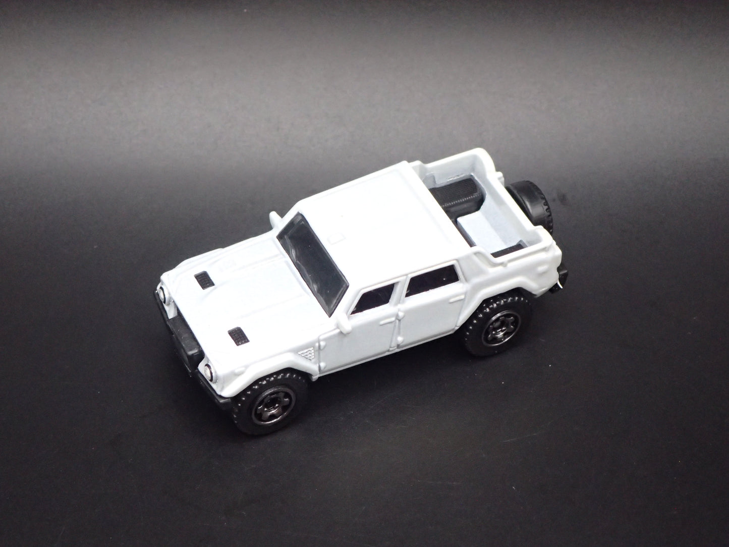 1986-1993 LAMBORGHINI LM002 SUV 1:64 SCALE COLLECTIBLE DIORAMA DIECAST MODEL CAR