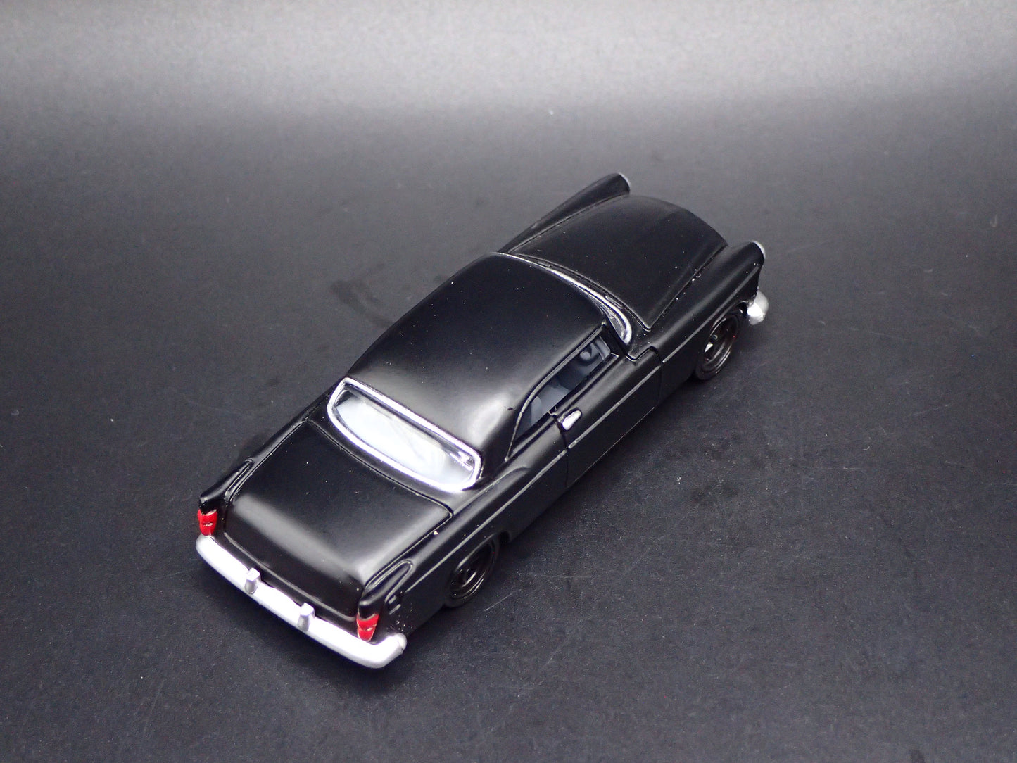 1955 55 CHRYSLER 300C BLACK 1:64 SCALE COLLECTIBLE DIORAMA DIECAST MODEL CAR