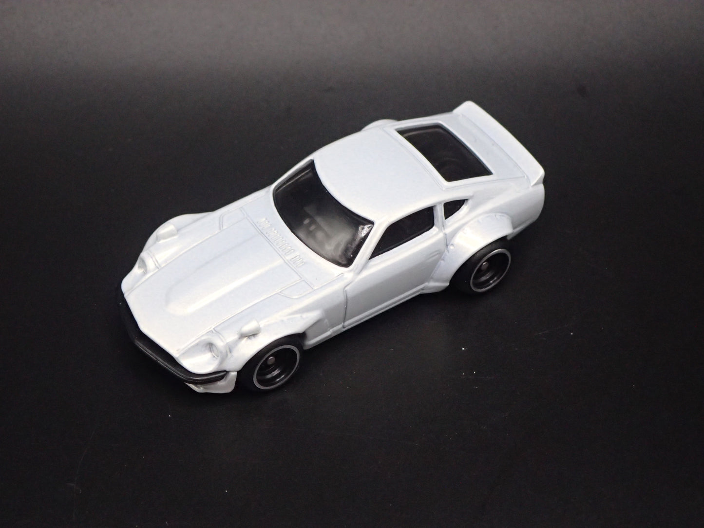 1970-1973 DATSUN 240Z JDM WHITE 1:64 SCALE COLLECTIBLE DIORAMA DIECAST MODEL CAR