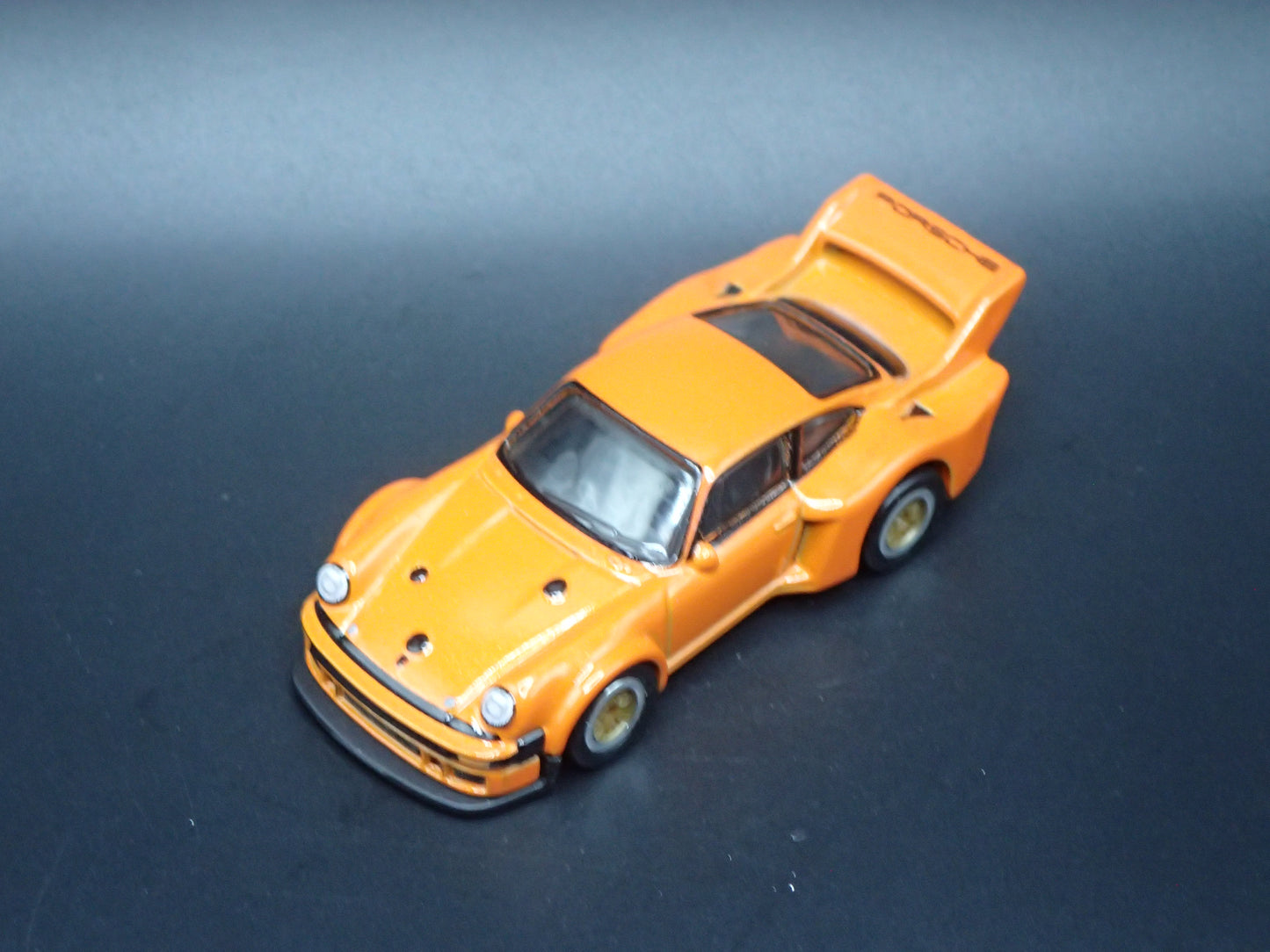 1977 77 PORSCHE 934.5 RACING 1:64 SCALE COLLECTIBLE DIORAMA DIECAST MODEL CAR