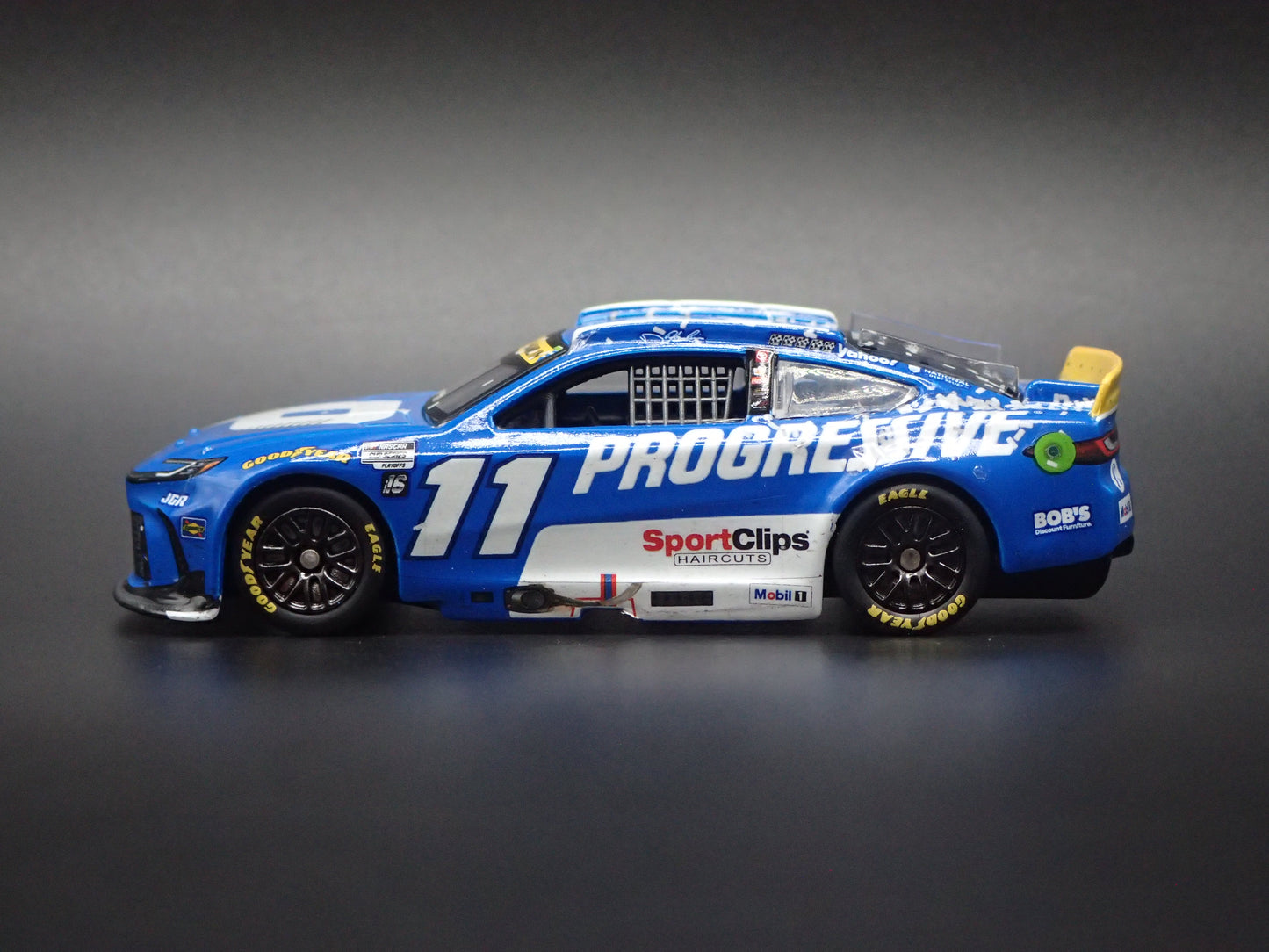 2025 25 TOYOTA CAMRY 11 DENNY HAMLIN PROGRESSIVE NASCAR 1:64 DIECAST MODEL CAR