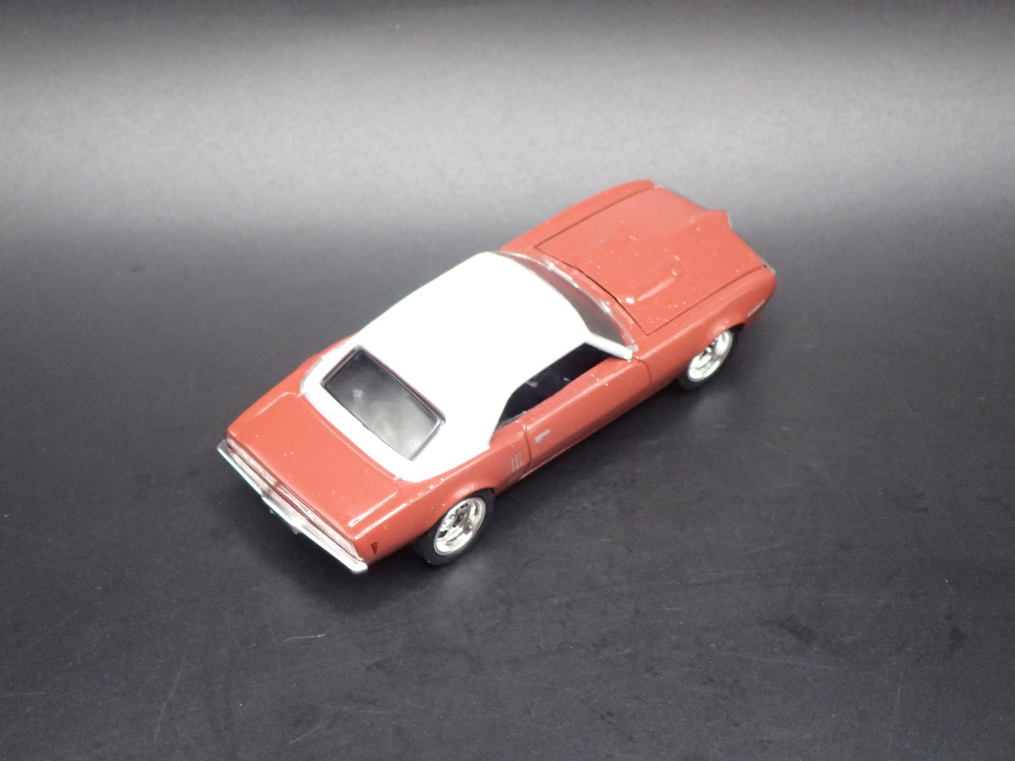 1968 68 PONTIAC FIREBIRD 400 HO 1/64 SCALE COLLECTIBLE DIORAMA DIECAST MODEL CAR