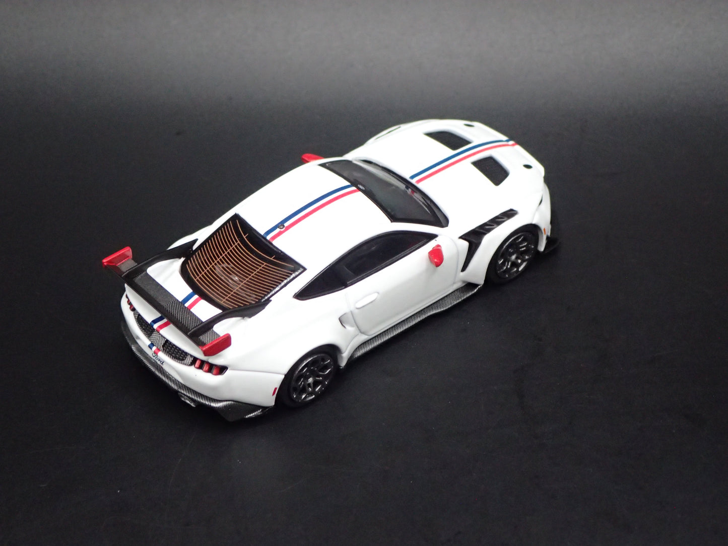 2025-2028 FORD MUSTANG GTD WHITE 1:64 SCALE COLLECTIBLE DIECAST MODEL CAR