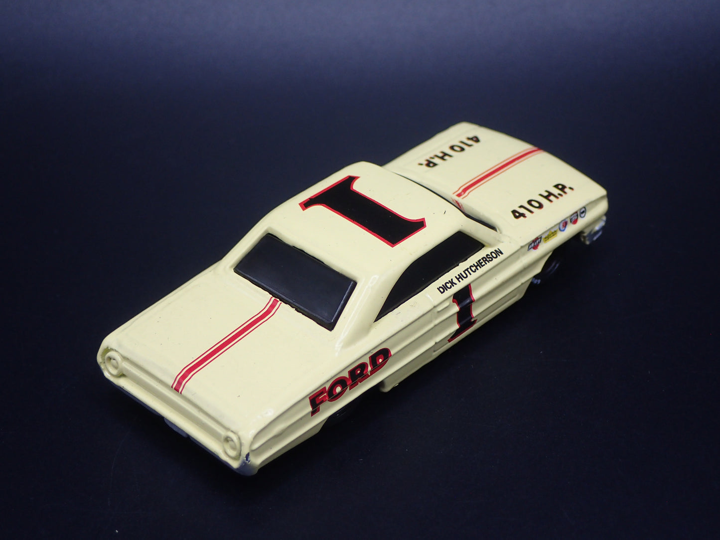 1964 FORD GALAXIE 1 DICK HUTCHERSON NASCAR 1:64 SCALE DIORAMA DIECAST MODEL CAR