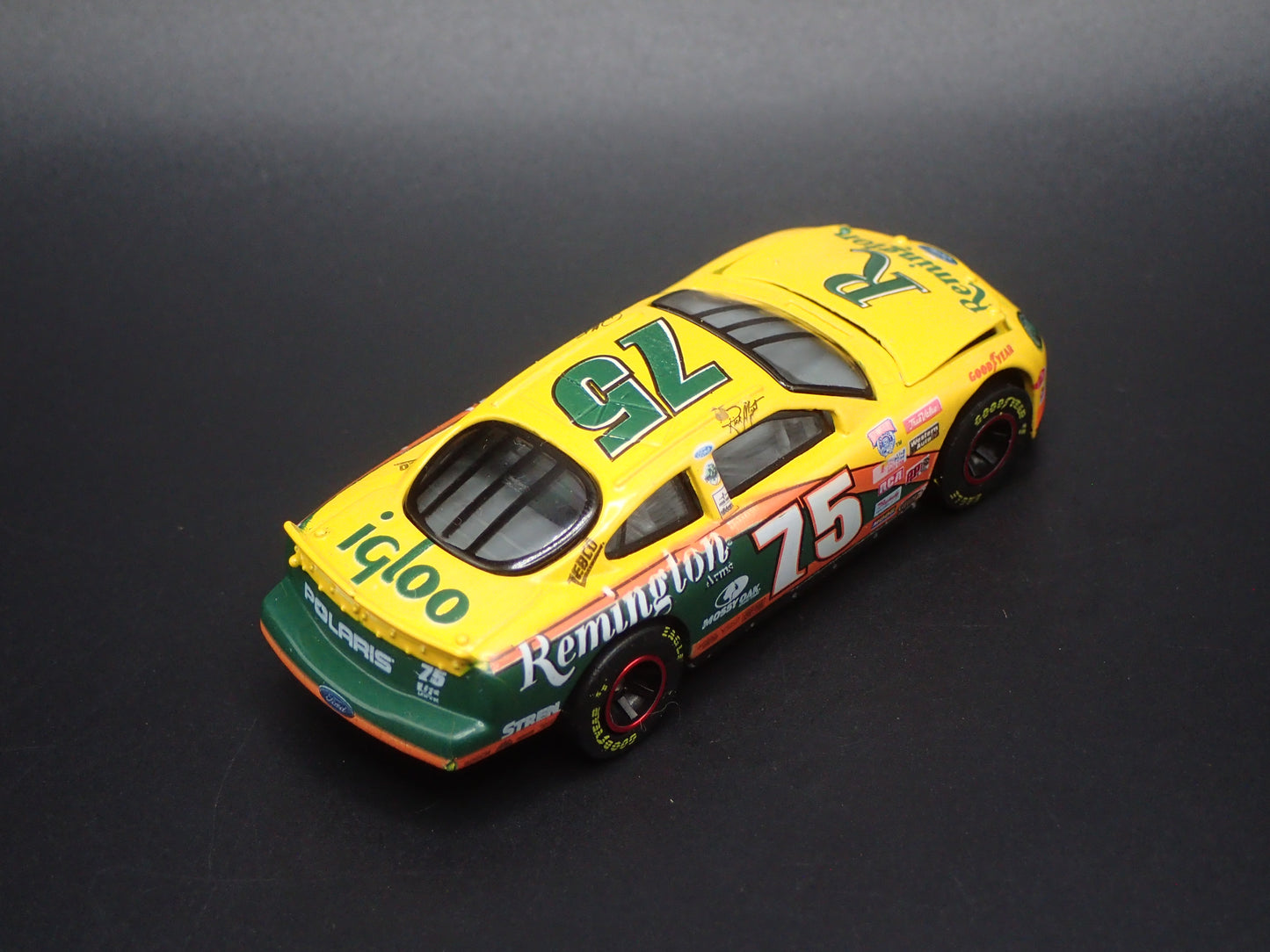1998 98 FORD TAURUS 75 RICK MAST REMINGTON NASCAR 1:64 SCALE DIECAST MODEL CAR