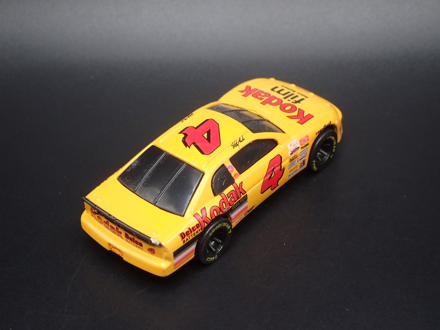 1996 CHEVROLET MONTE CARLO 4 STERLING MARLIN NASCAR 1:64 SCALE DIECAST MODEL CAR