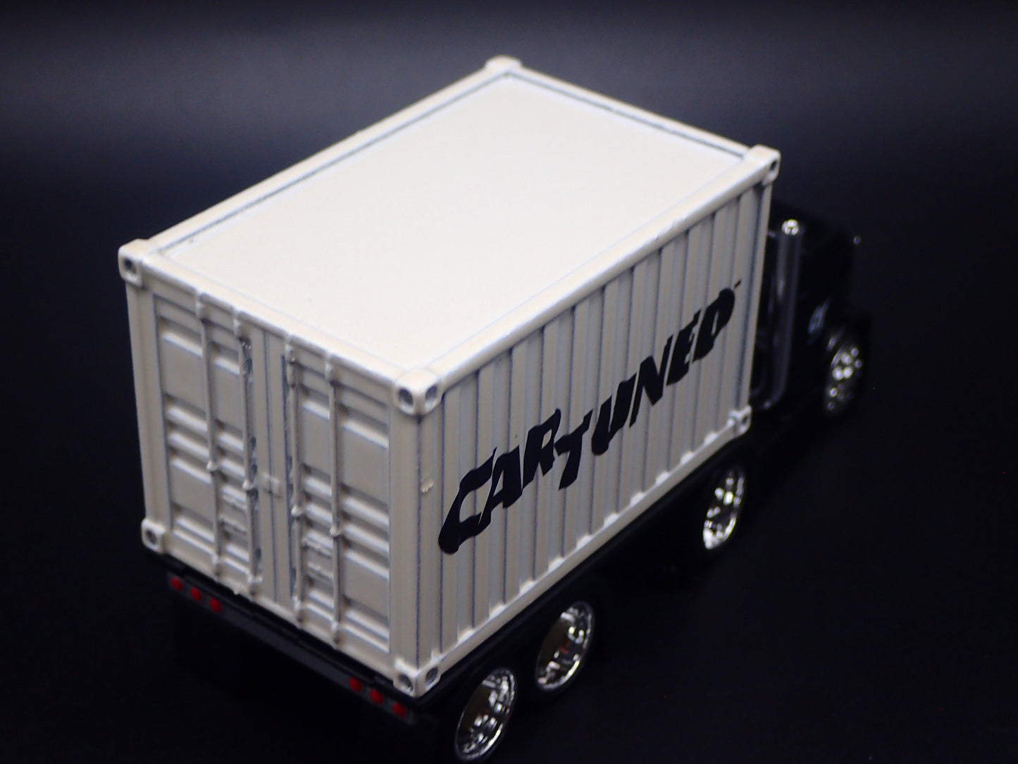 CAR TUNED COOL COE CONTAINER RIG 1:64 SCALE DIORAMA DIECAST MODEL CAR