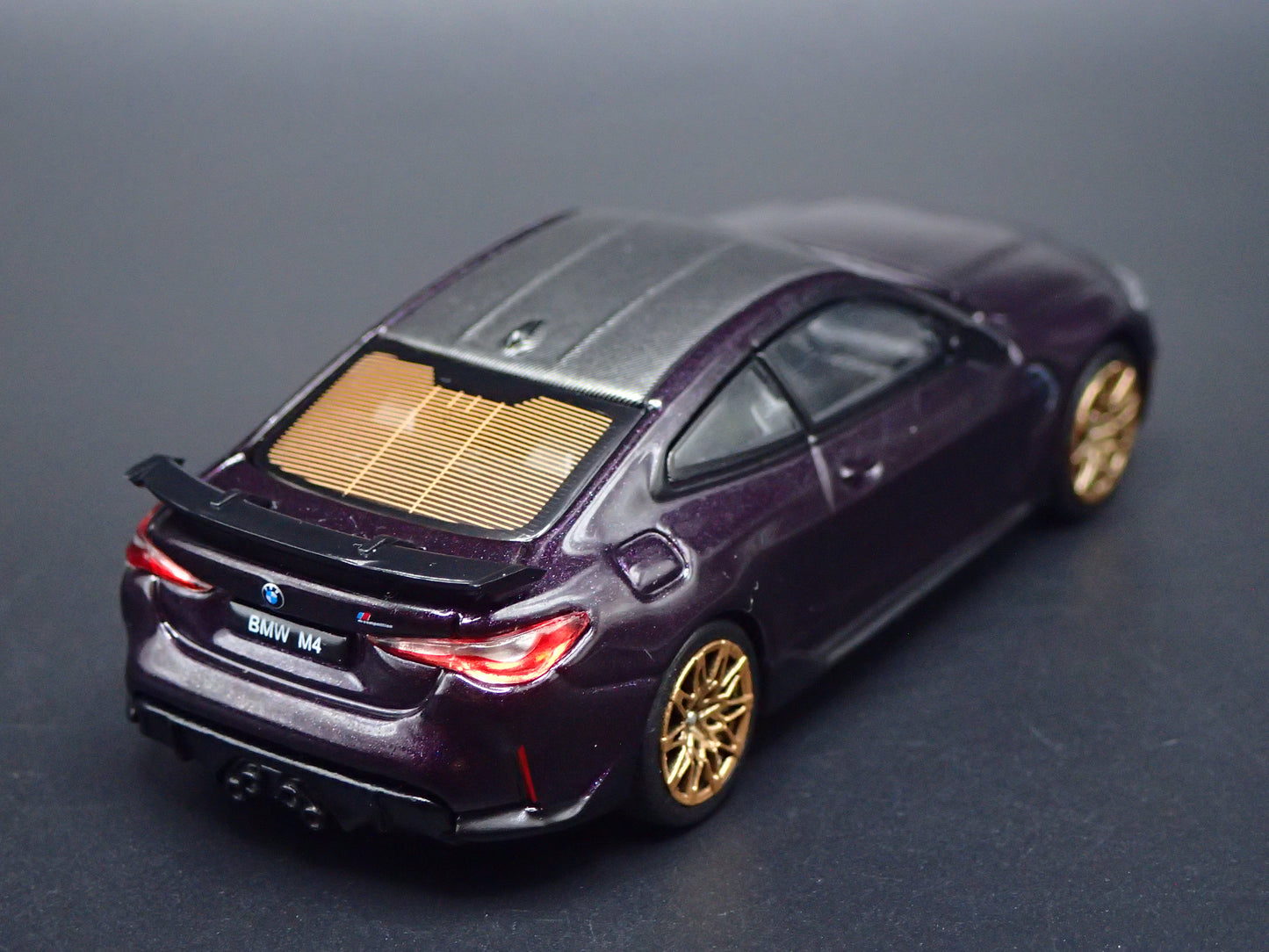 2020-2026 BMW M4 M PERFORMANCE G82 VIOLET 1:64 SCALE DIORAMA DIECAST MODEL CAR