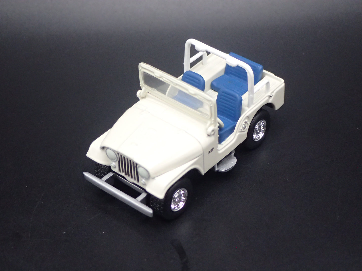 1944-1986 JEEP CJ5 WHITE 1/64 SCALE COLLECTIBLE DIORAMA DIECAST MODEL CAR