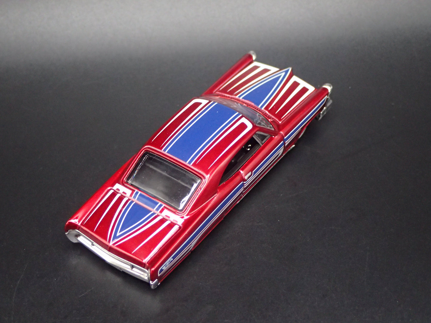 1965 65 PONTIAC BONNEVILLE RED 1:64 SCALE COLLECTIBLE DIECAST MODEL CAR