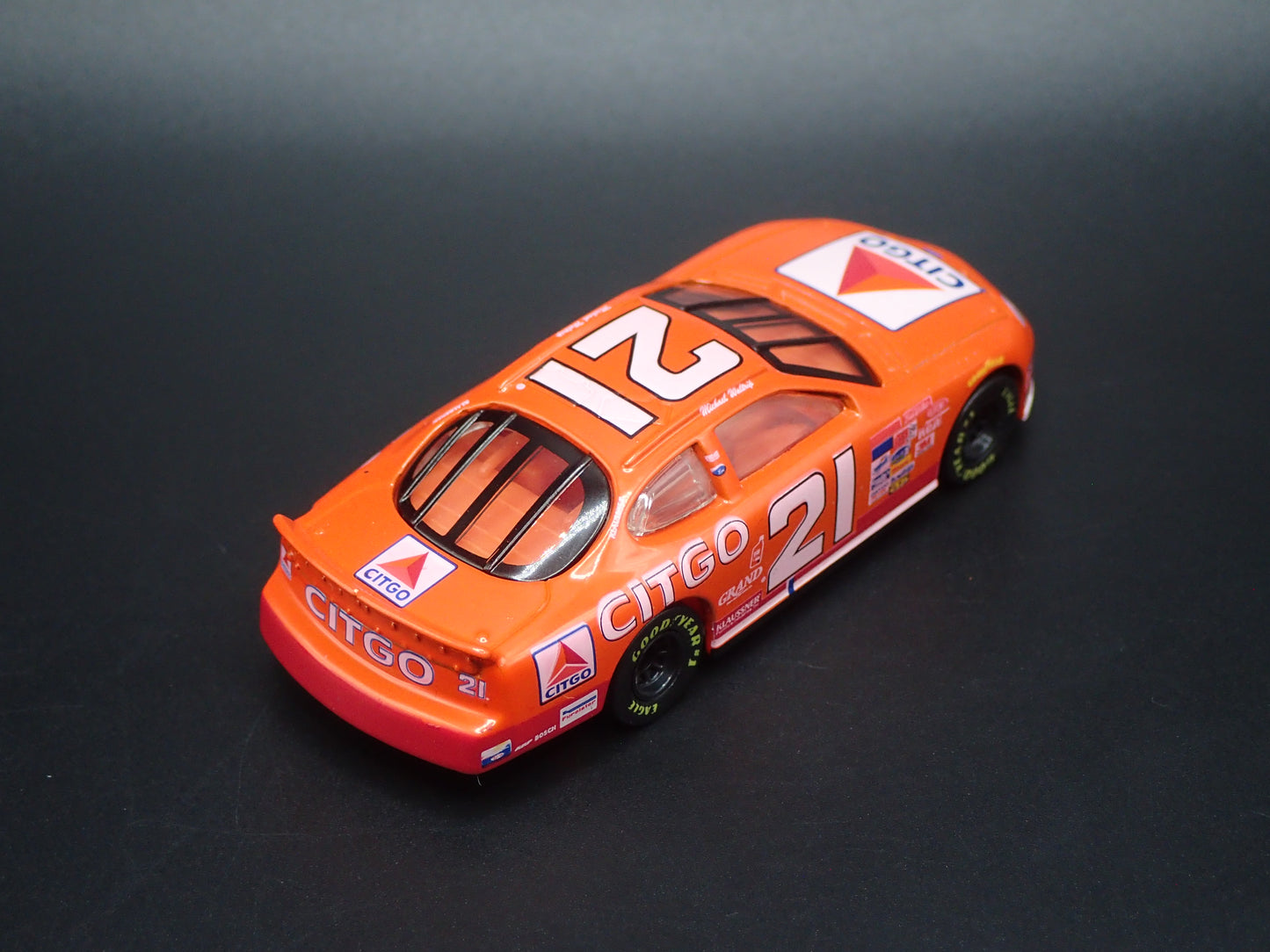 1998 FORD TAURUS 21 MICHAEL WALTRIP CITGO NASCAR 1:64 SCALE DIORAMA DIECAST CAR