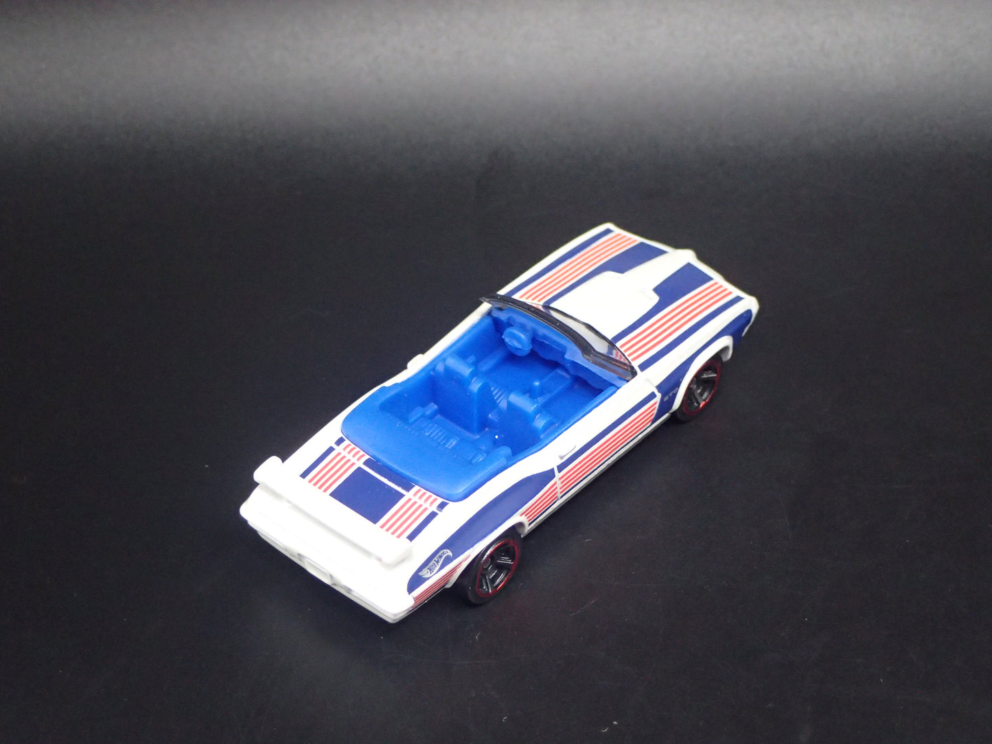 1970 70 PONTIAC GTO CONVERTIBLE 1/64 SCALE COLLECTIBLE DIORAMA DIECAST MODEL CAR