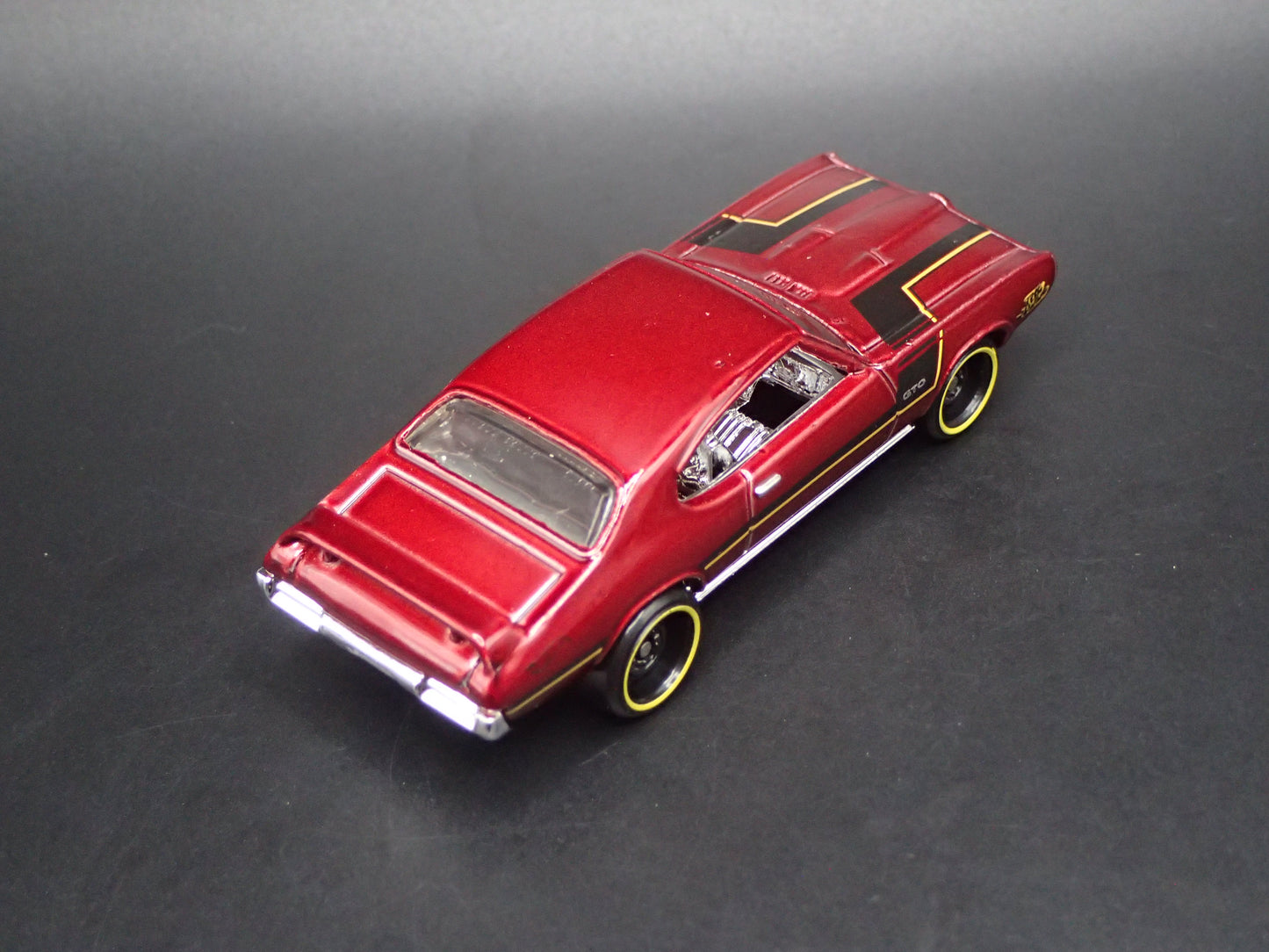 1969 69 PONTIAC GTO RED 1:64 SCALE DIORAMA DIECAST MODEL CAR